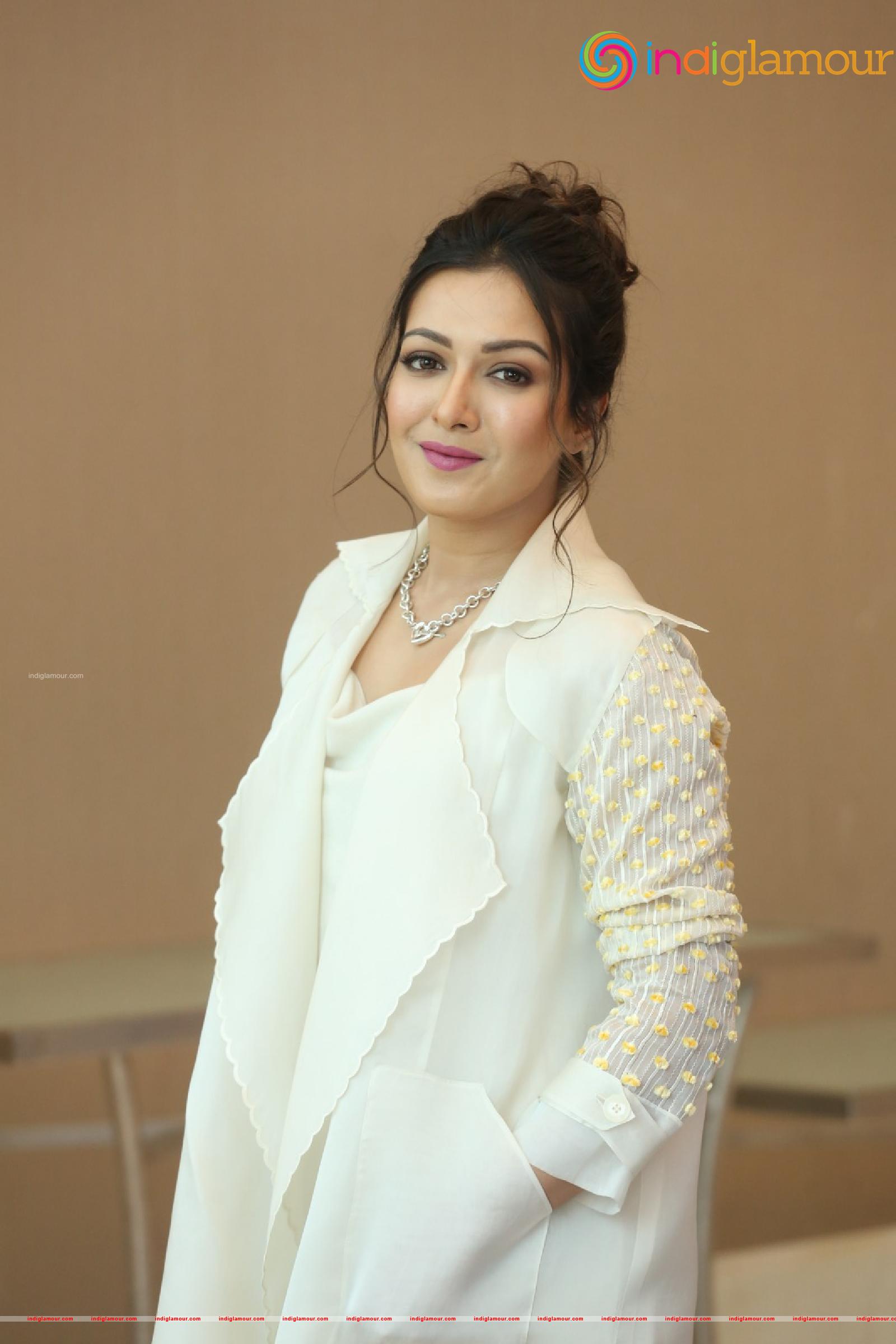 Catherine Tresa Actress hd photo