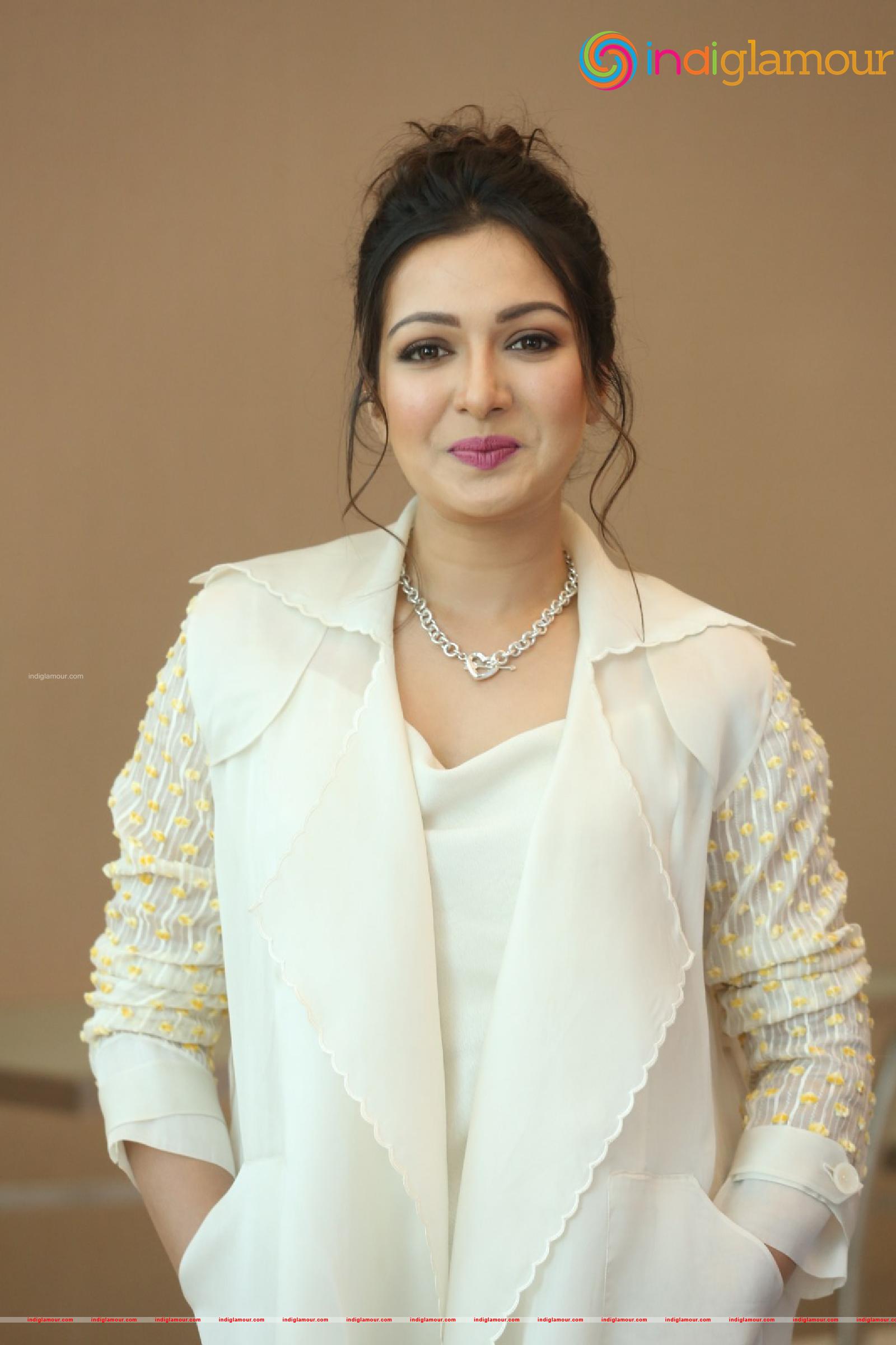 Catherine Tresa Actress hd photo