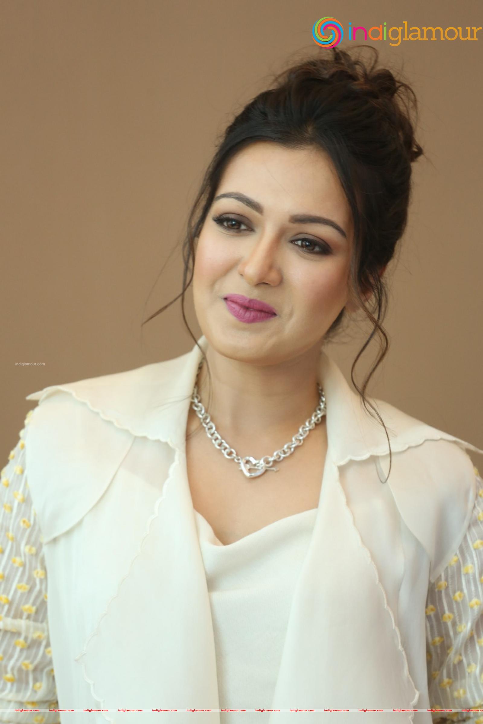 Catherine Tresa Actress hd photo