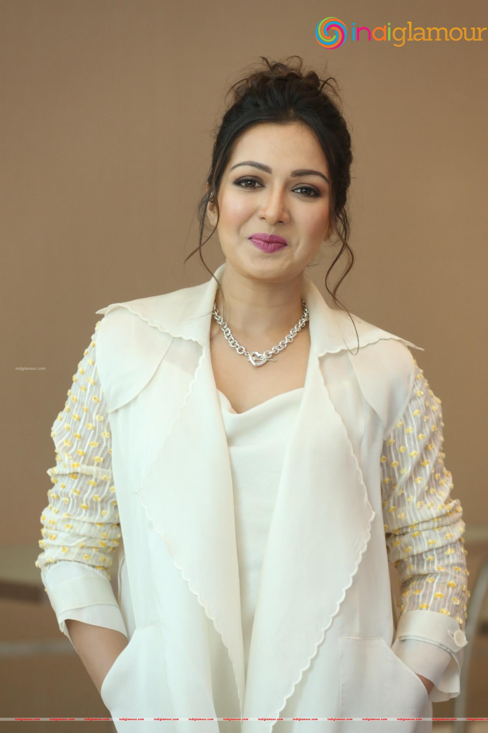 Catherine Tresa Actress hd photo