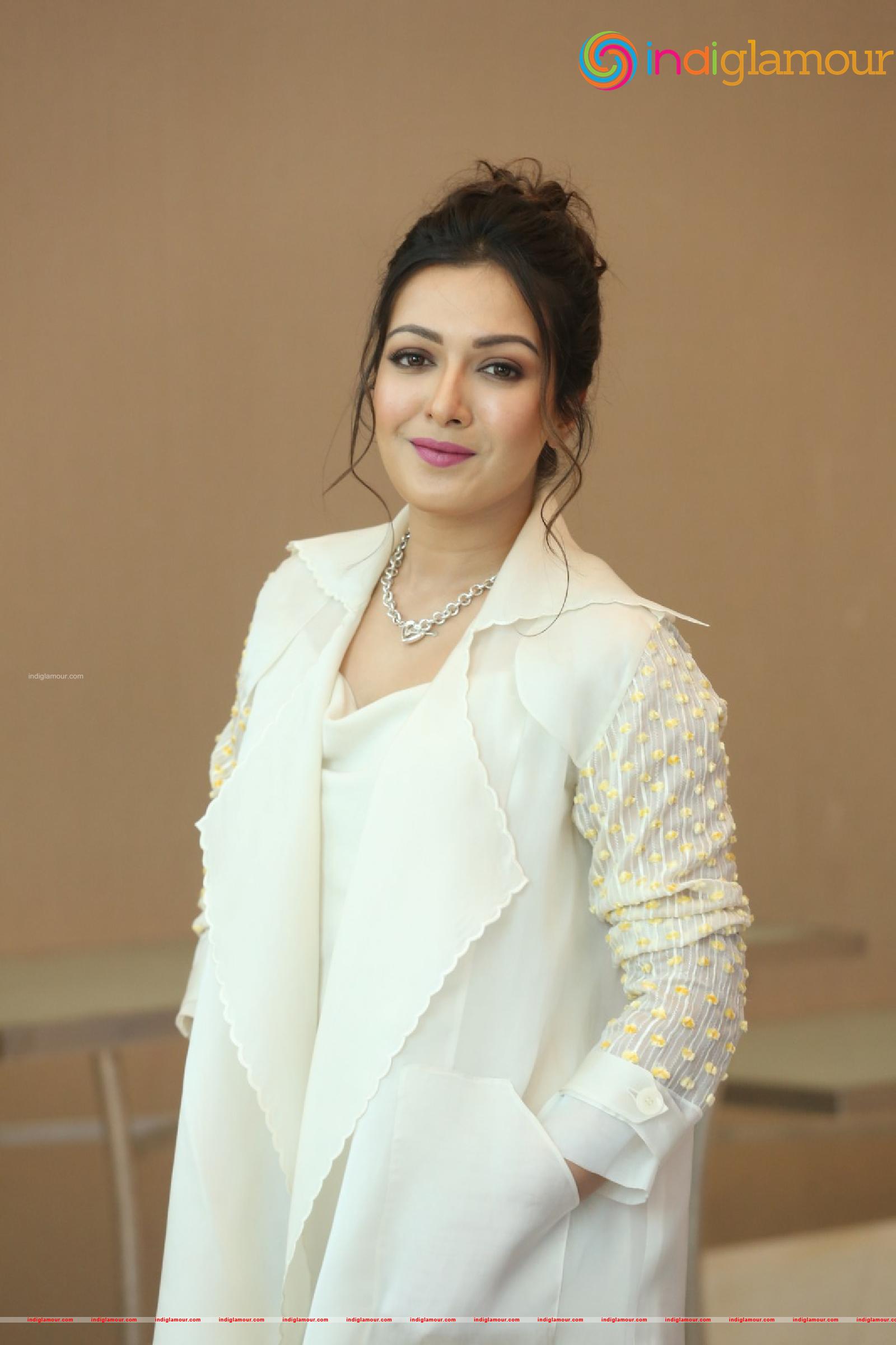 Catherine Tresa Actress hd photo