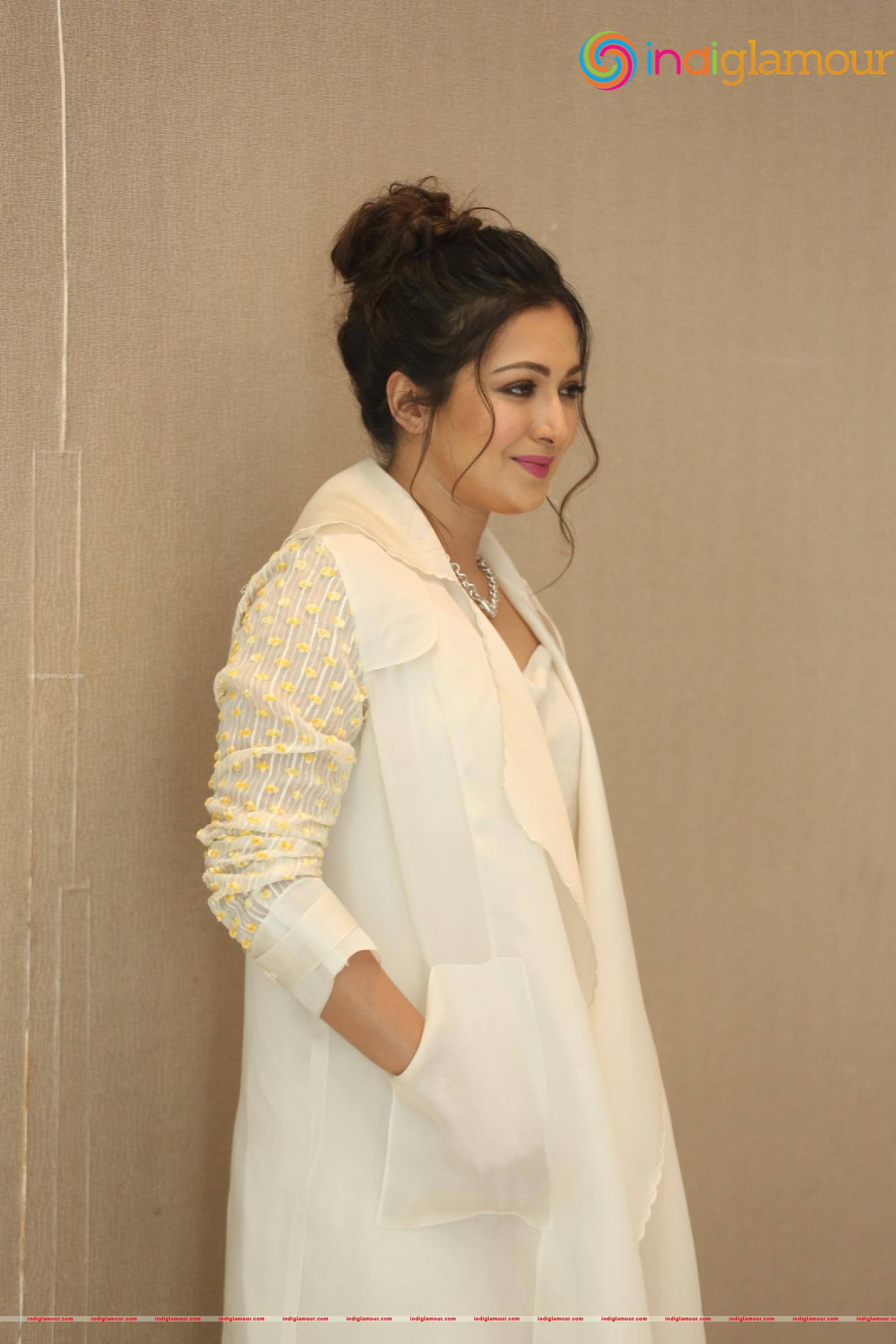 Catherine Tresa Actress hd photo