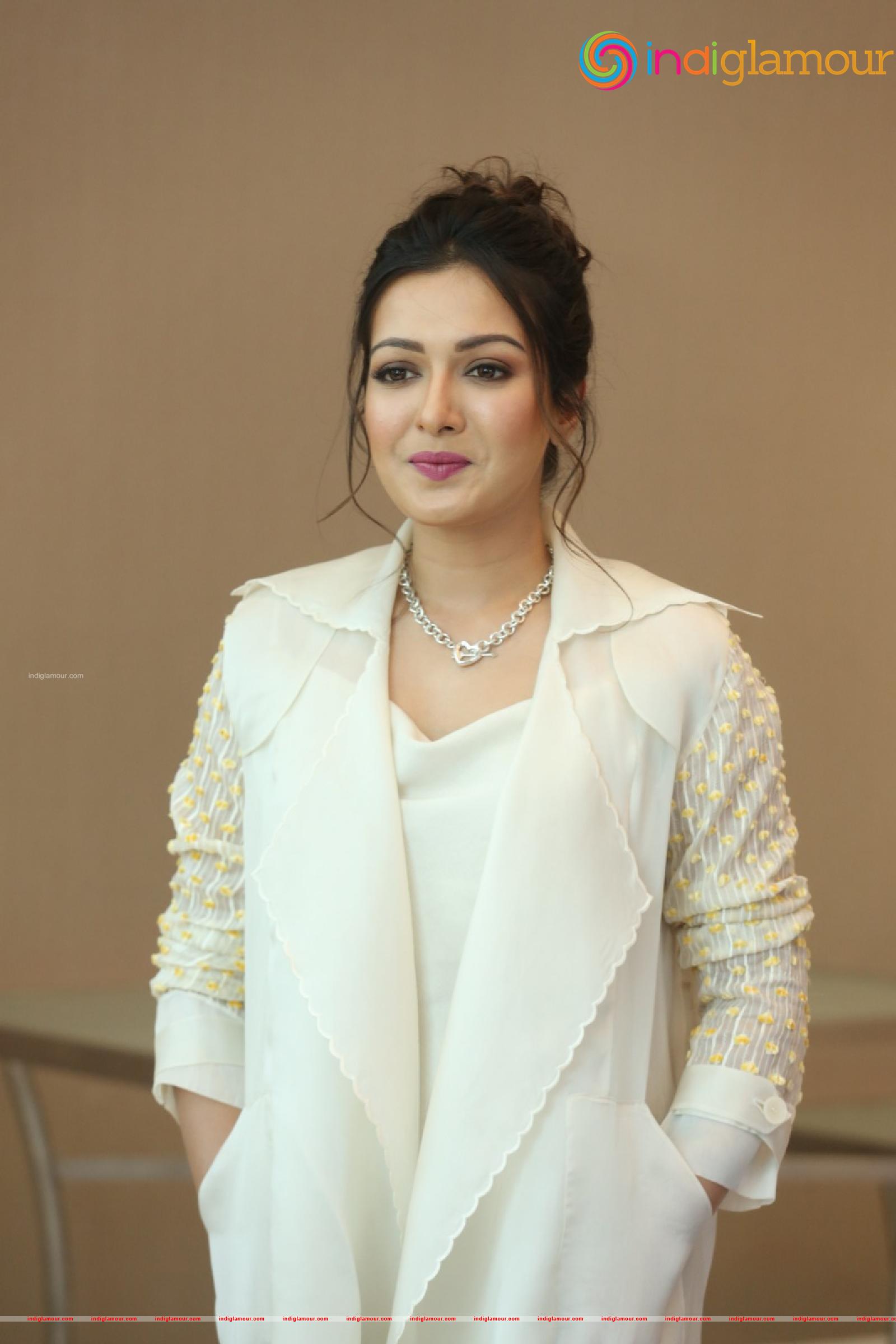 Catherine Tresa Actress hd photo