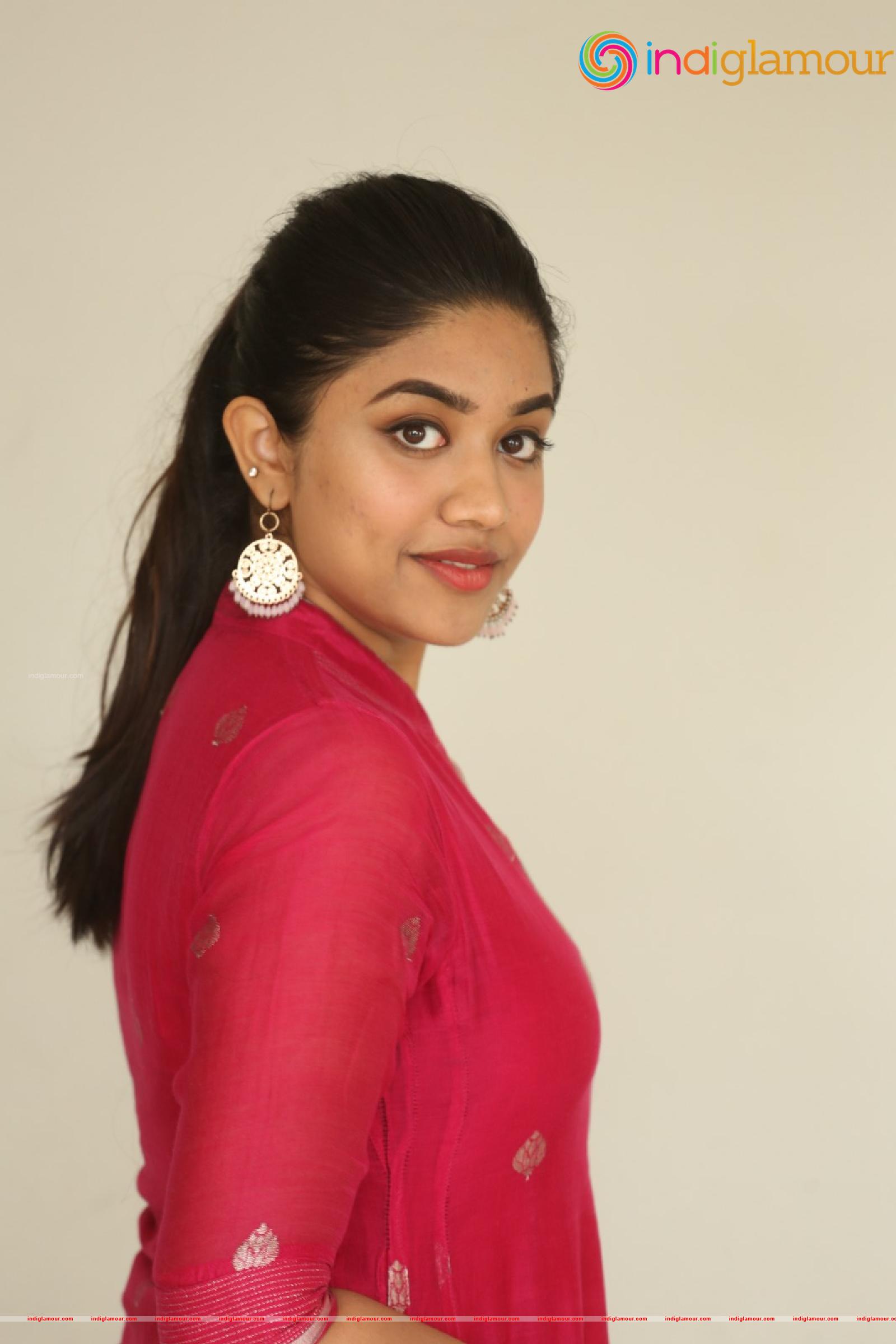 Malavika Satheesan Actress hd photo