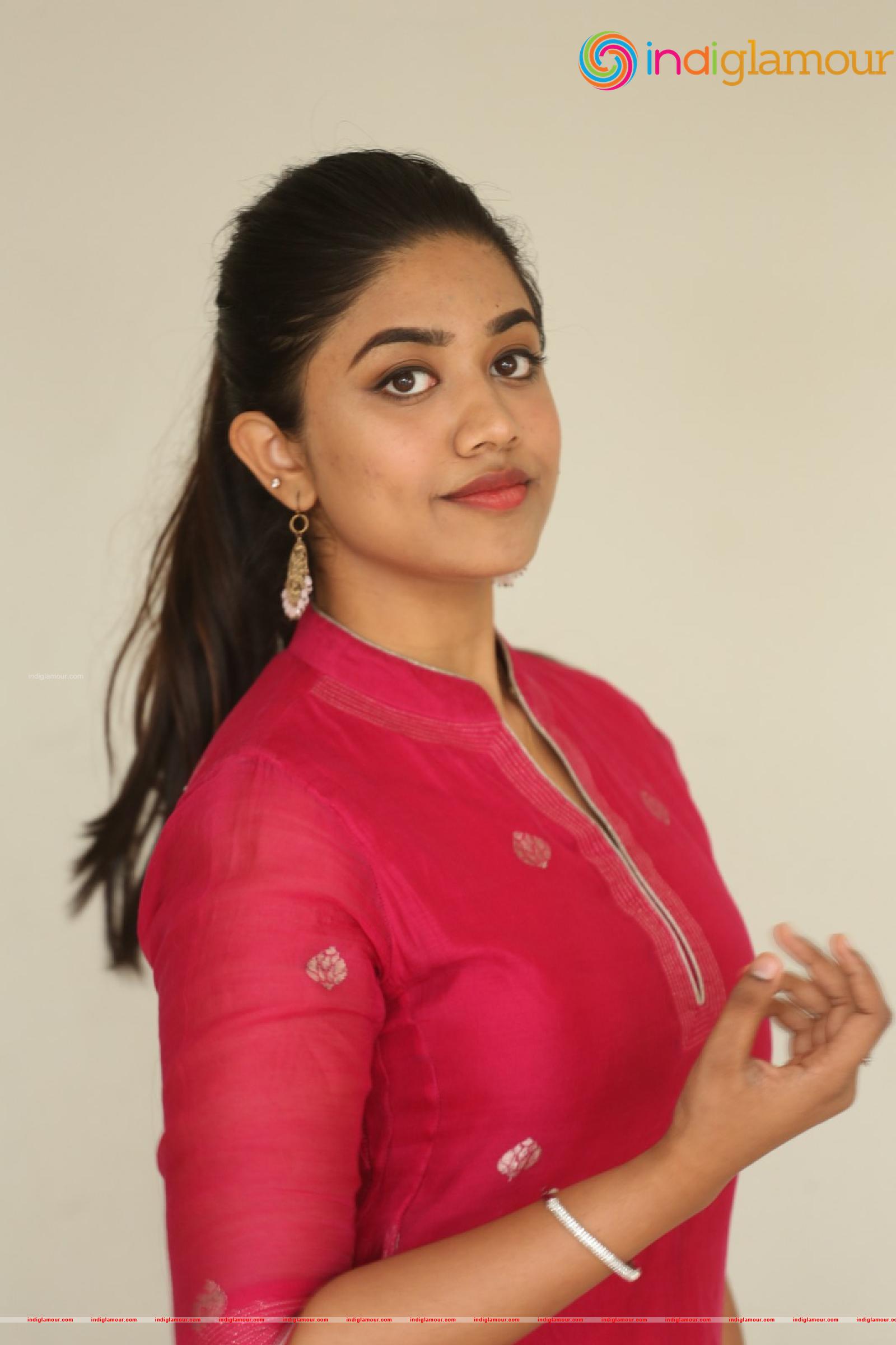 Malavika Satheesan Actress hd photo
