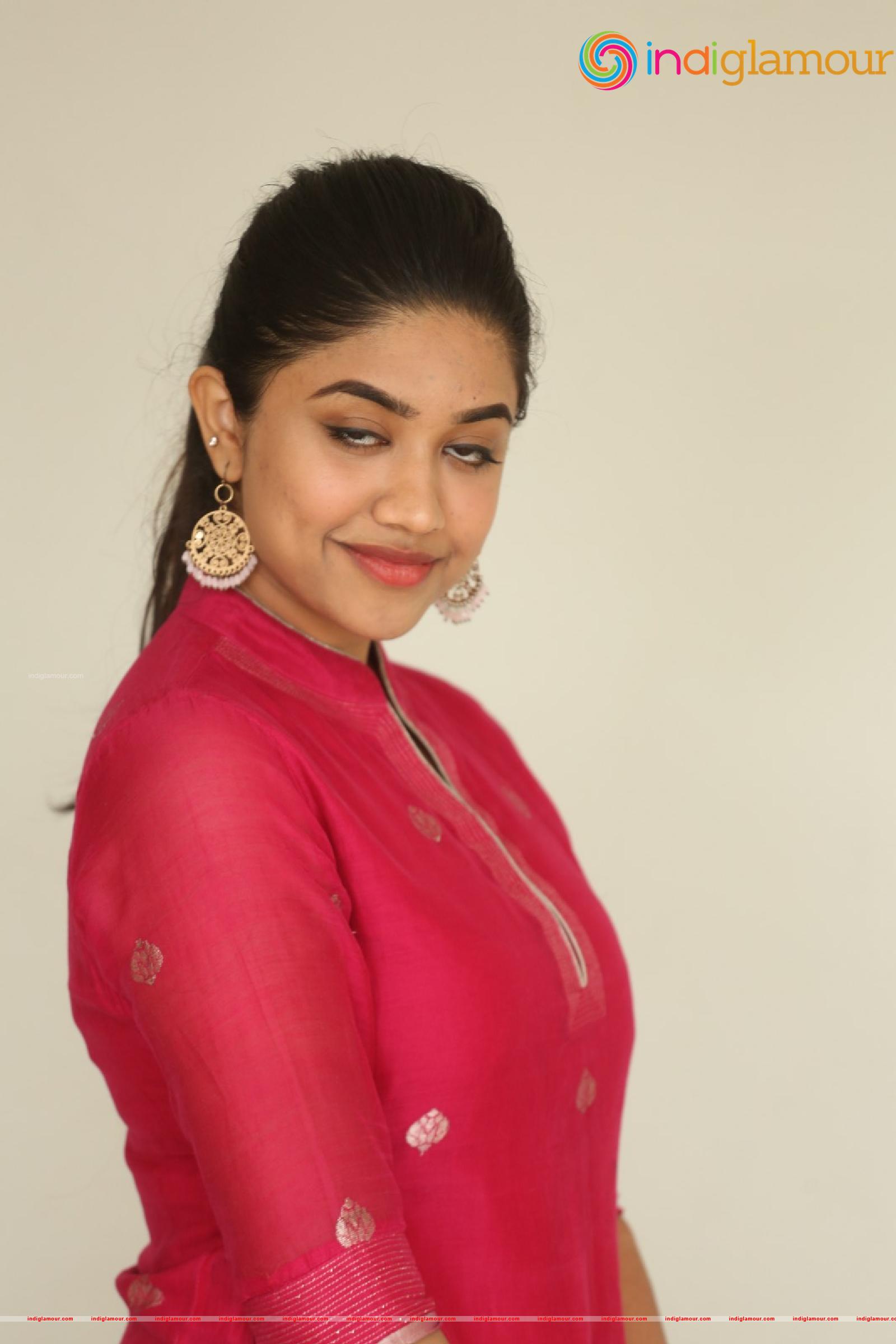 Malavika Satheesan Actress hd photo
