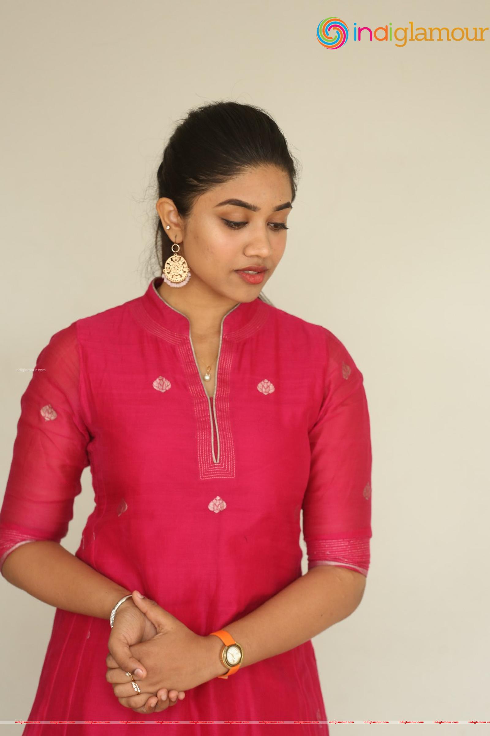 Malavika Satheesan Actress hd photo