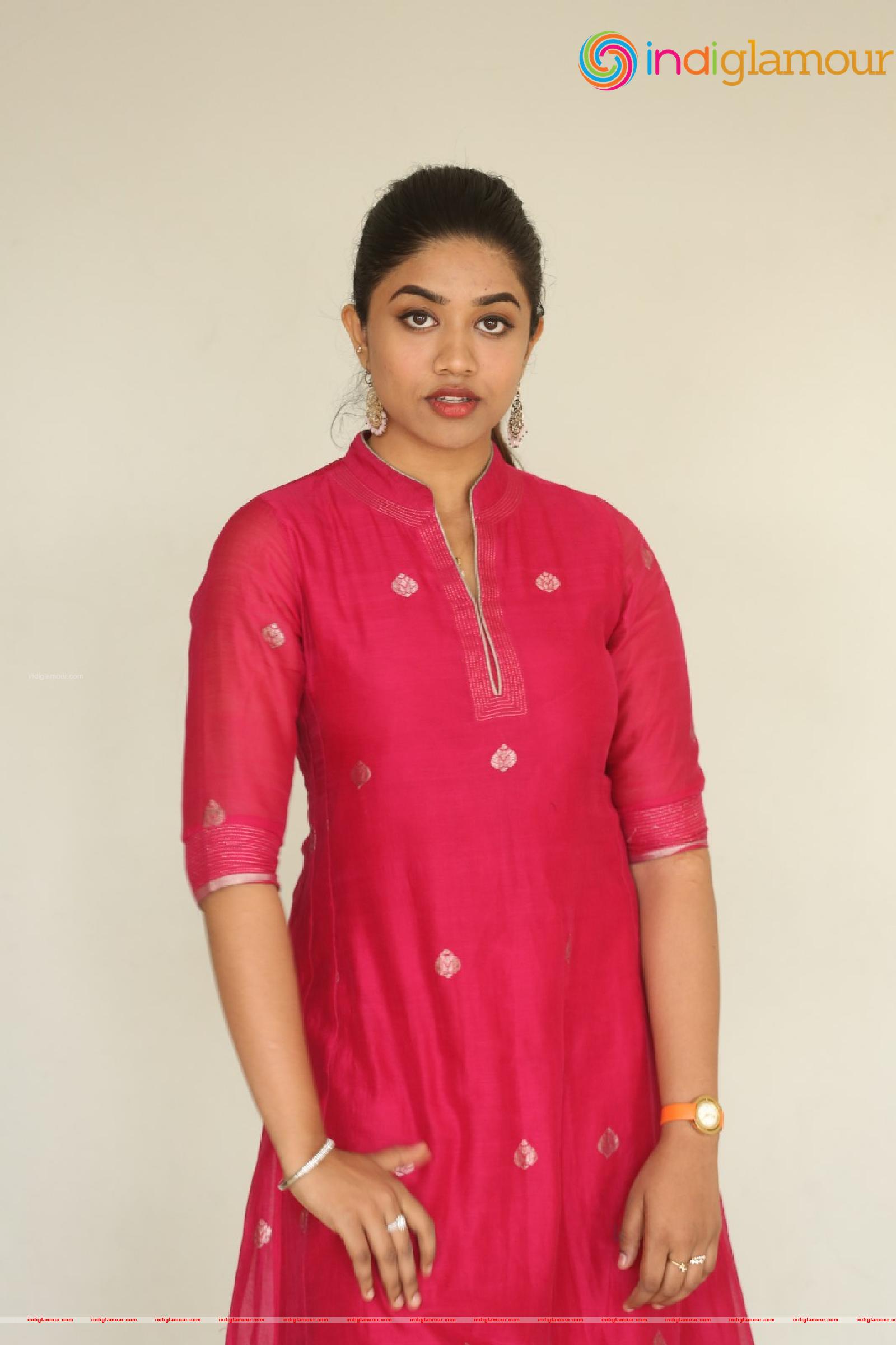 Malavika Satheesan Actress hd photo