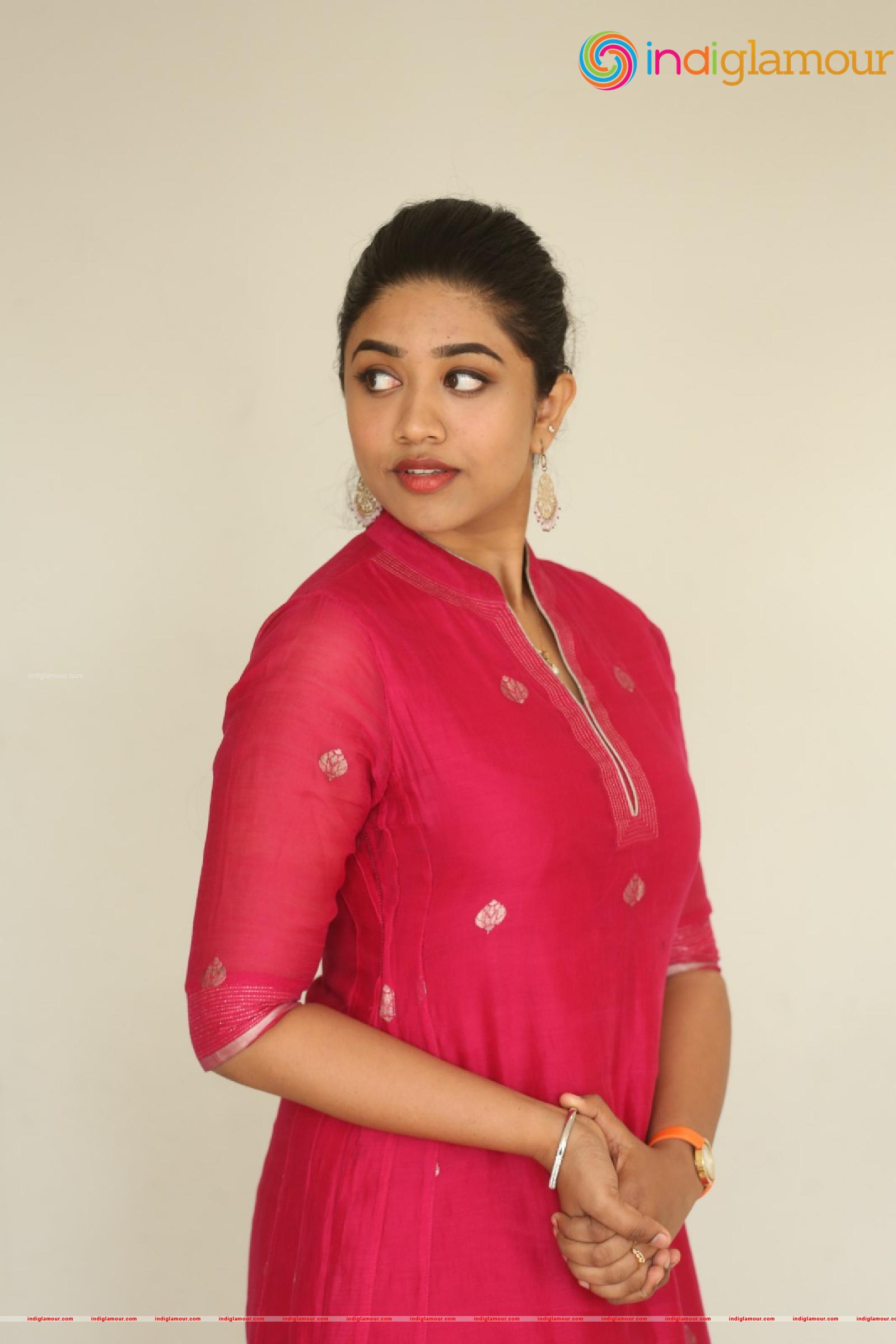 Malavika Satheesan Actress hd photo