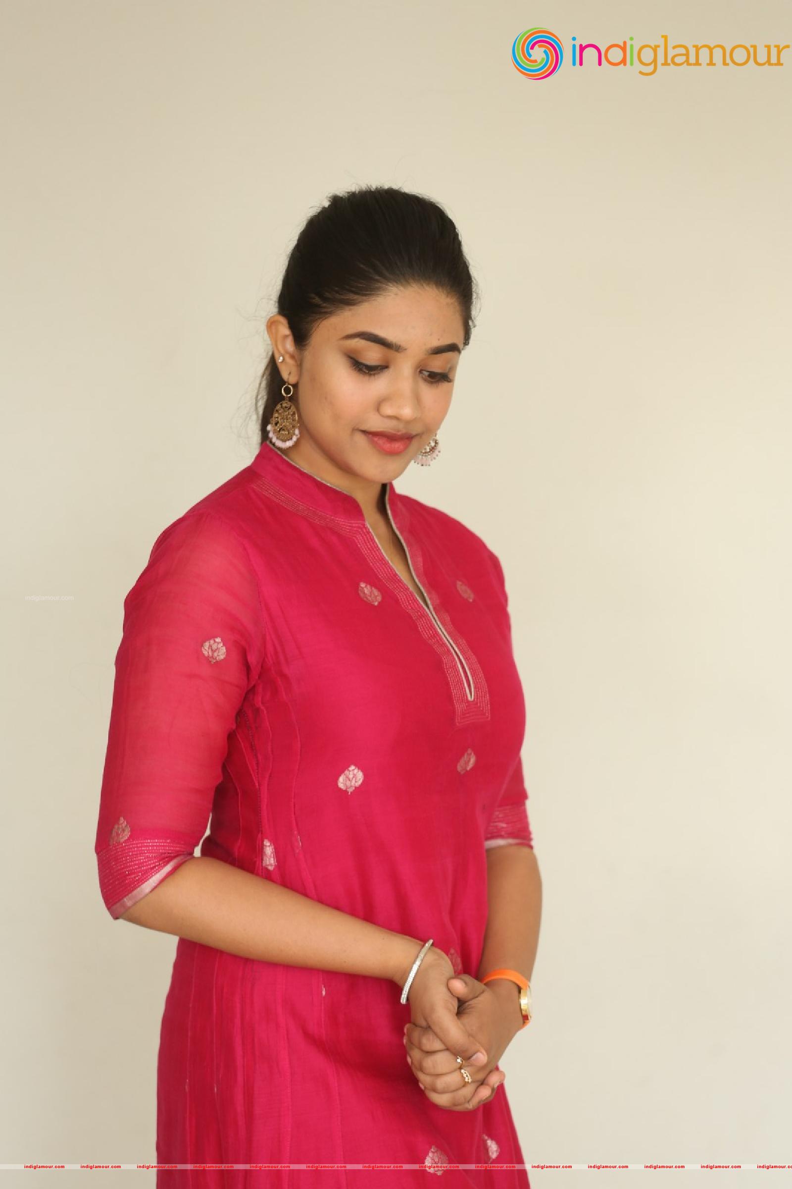 Malavika Satheesan Actress hd photo
