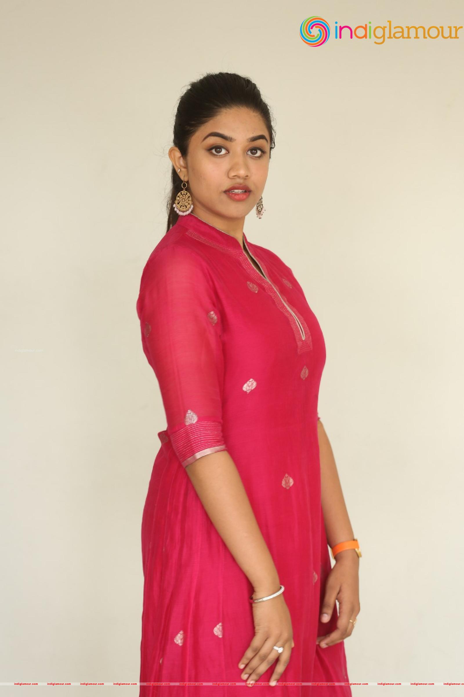 Malavika Satheesan Actress hd photo