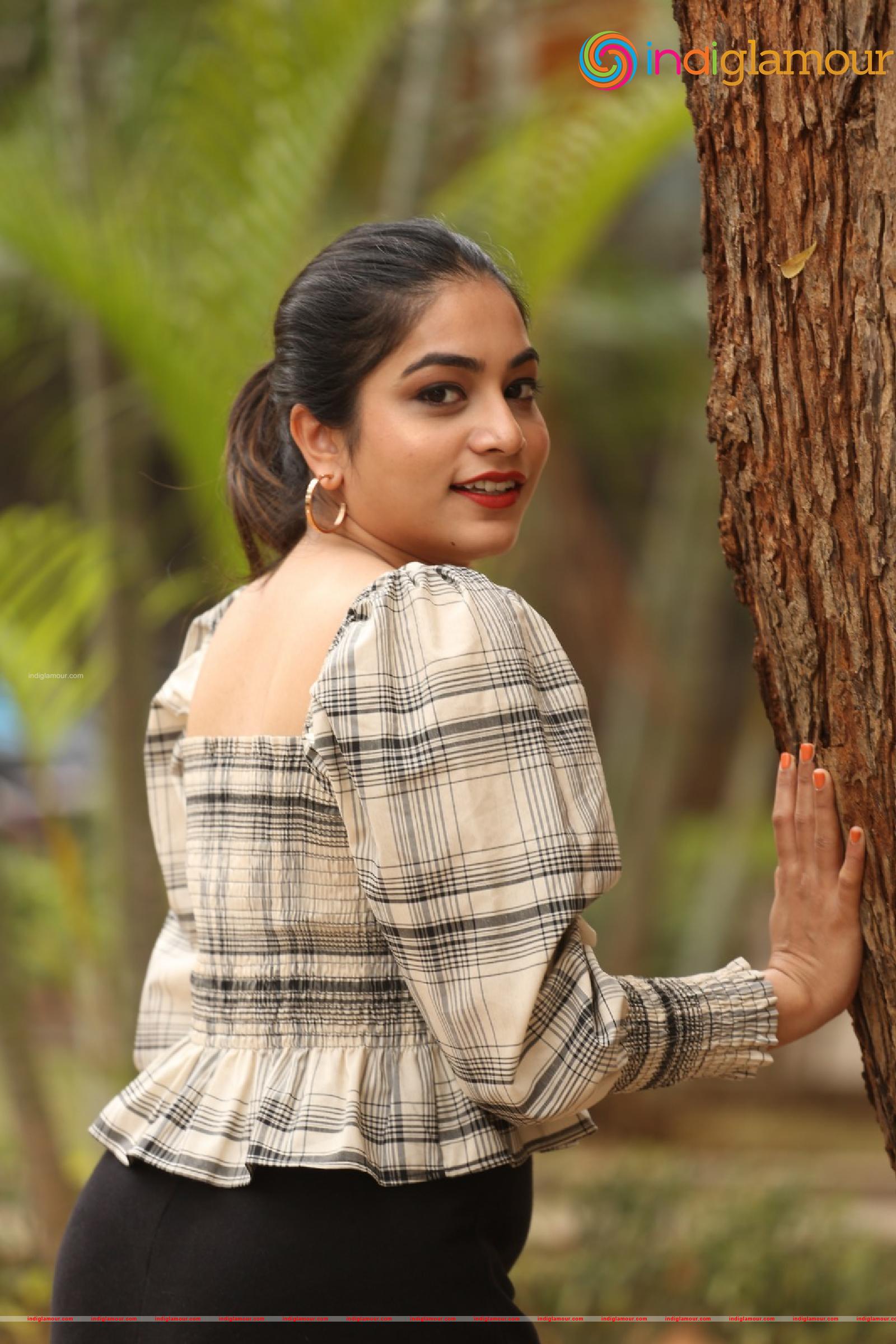 Punarnavi Bhupalam Actress hd photo