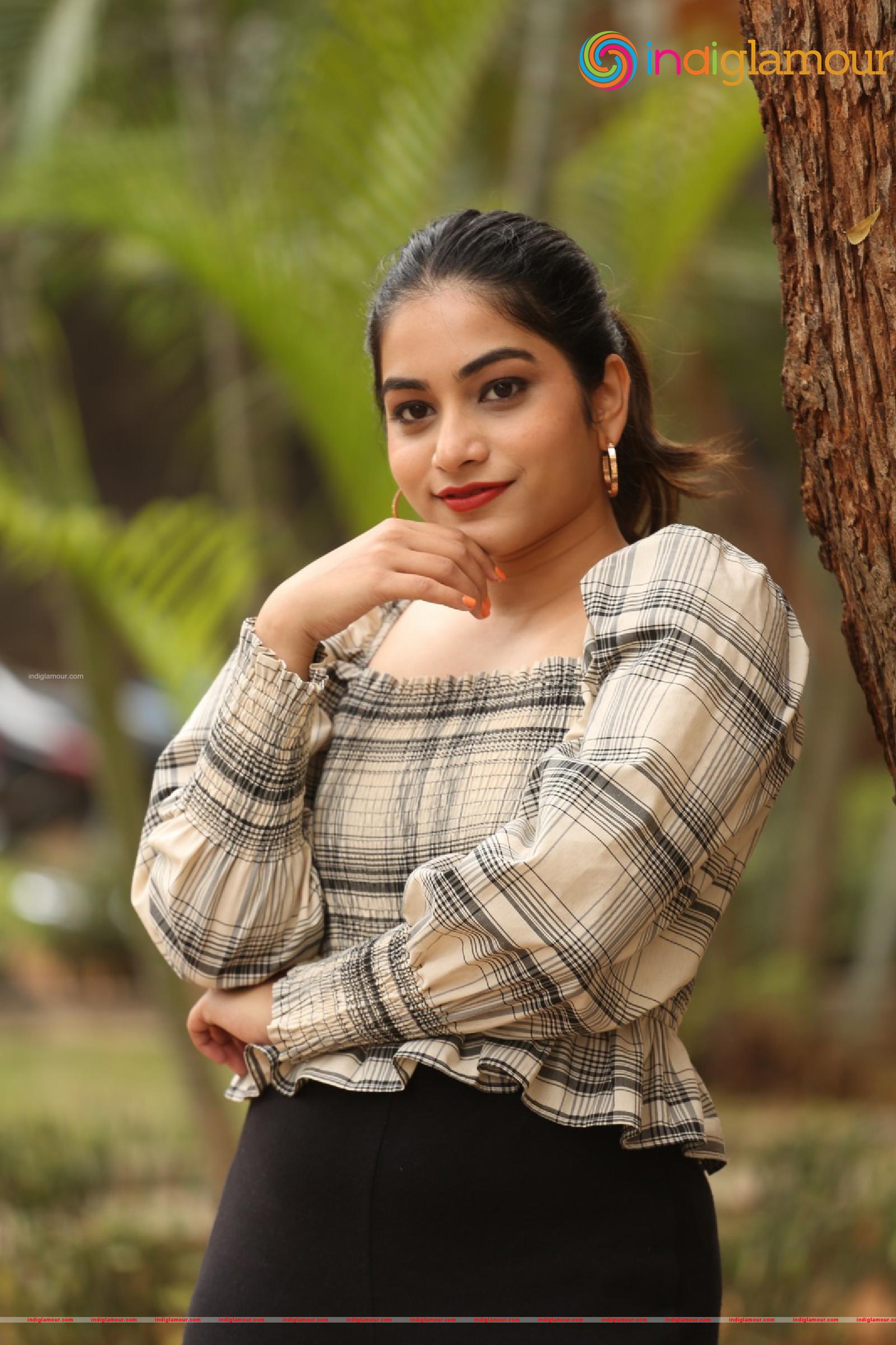 Punarnavi Bhupalam Actress hd photo