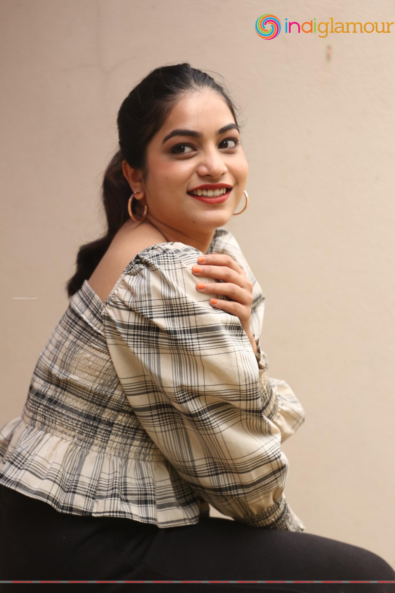 Punarnavi Bhupalam Actress hd photo