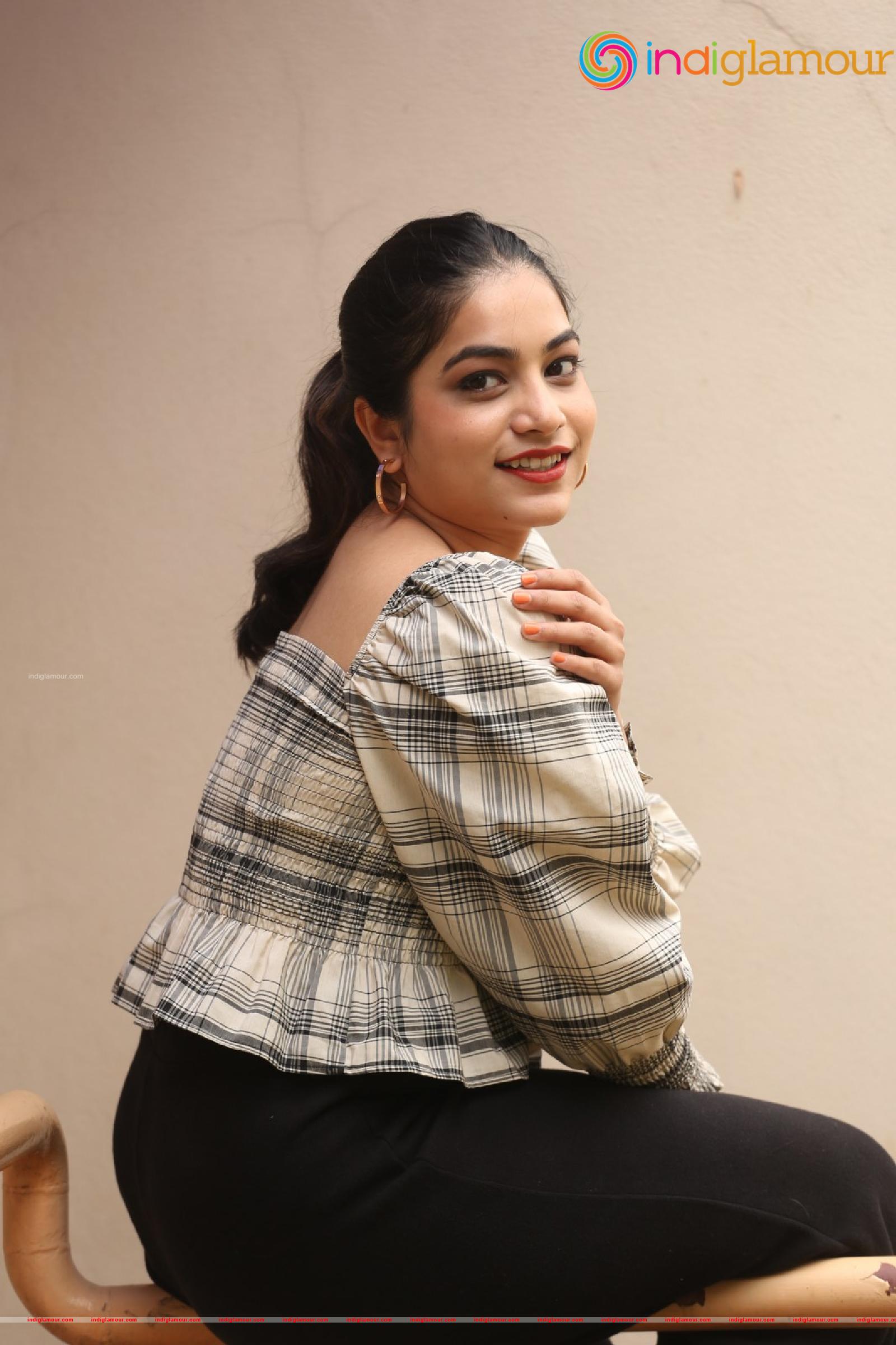 Punarnavi Bhupalam Actress hd photo