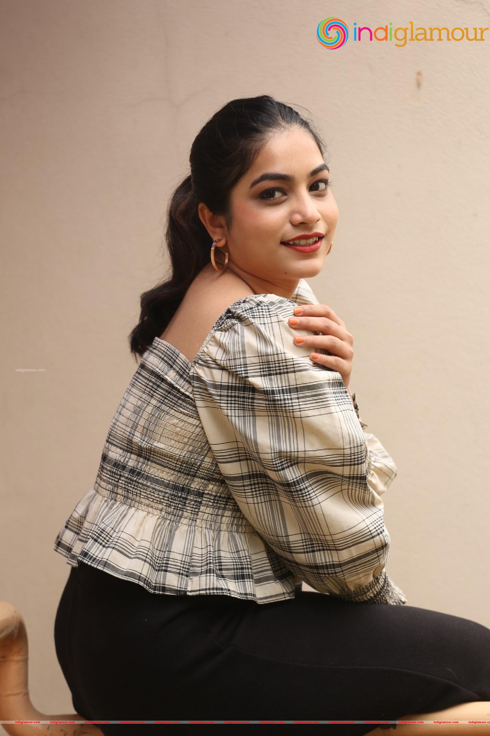 Punarnavi Bhupalam Actress hd photo