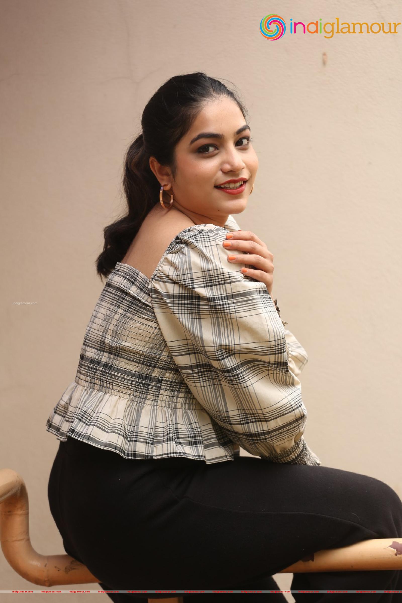 Punarnavi Bhupalam Actress hd photo