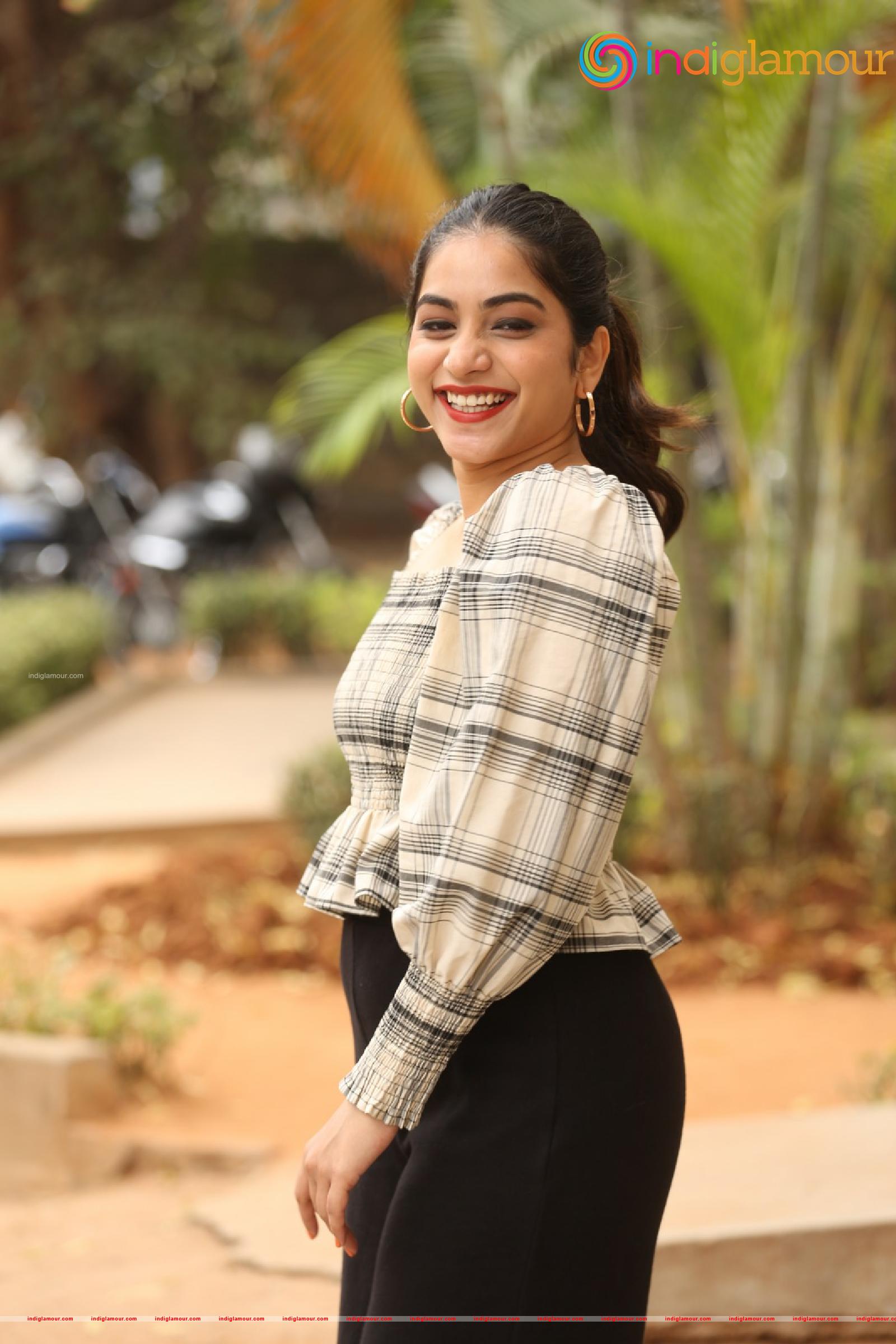 Punarnavi Bhupalam Actress hd photo