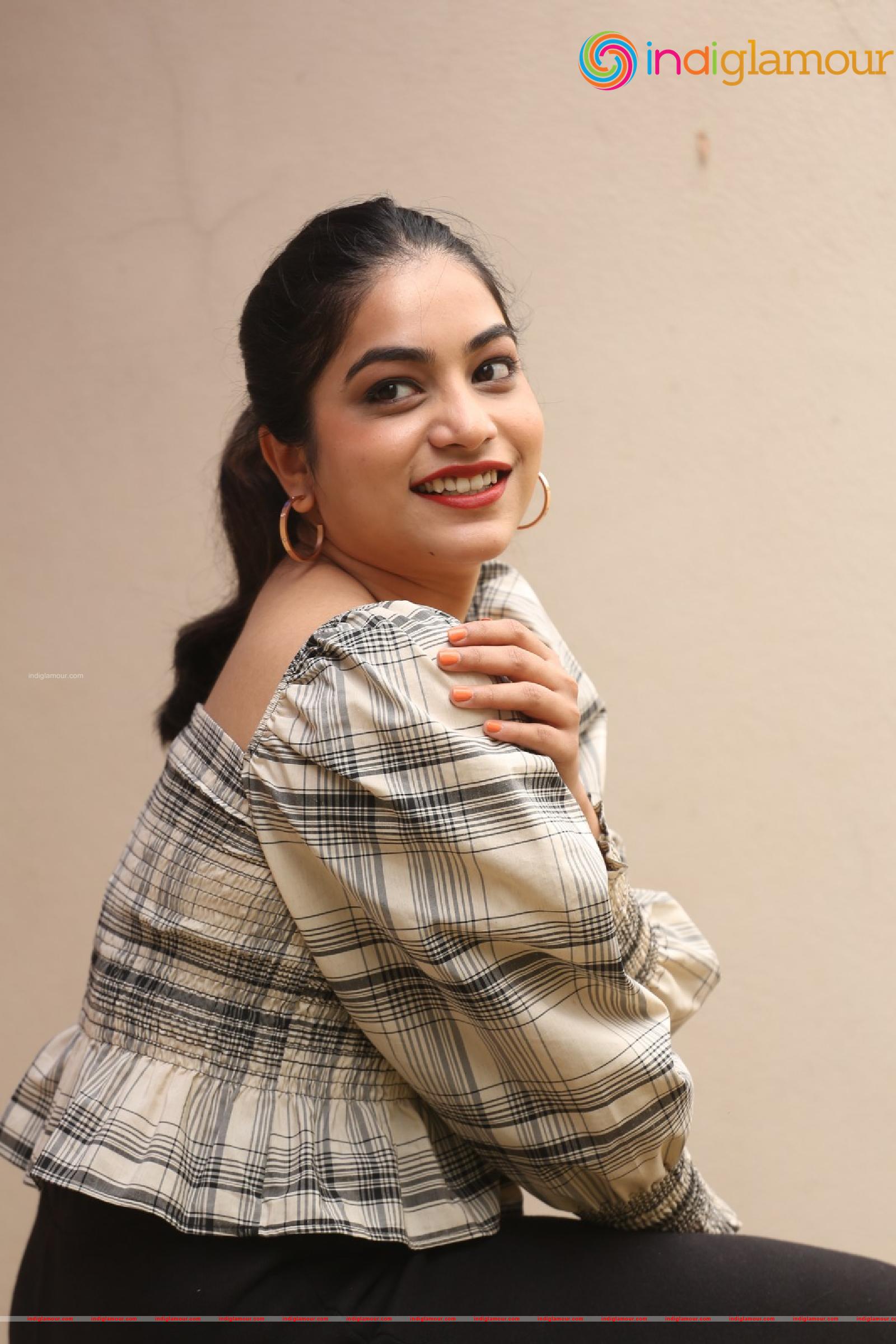Punarnavi Bhupalam Actress hd photo