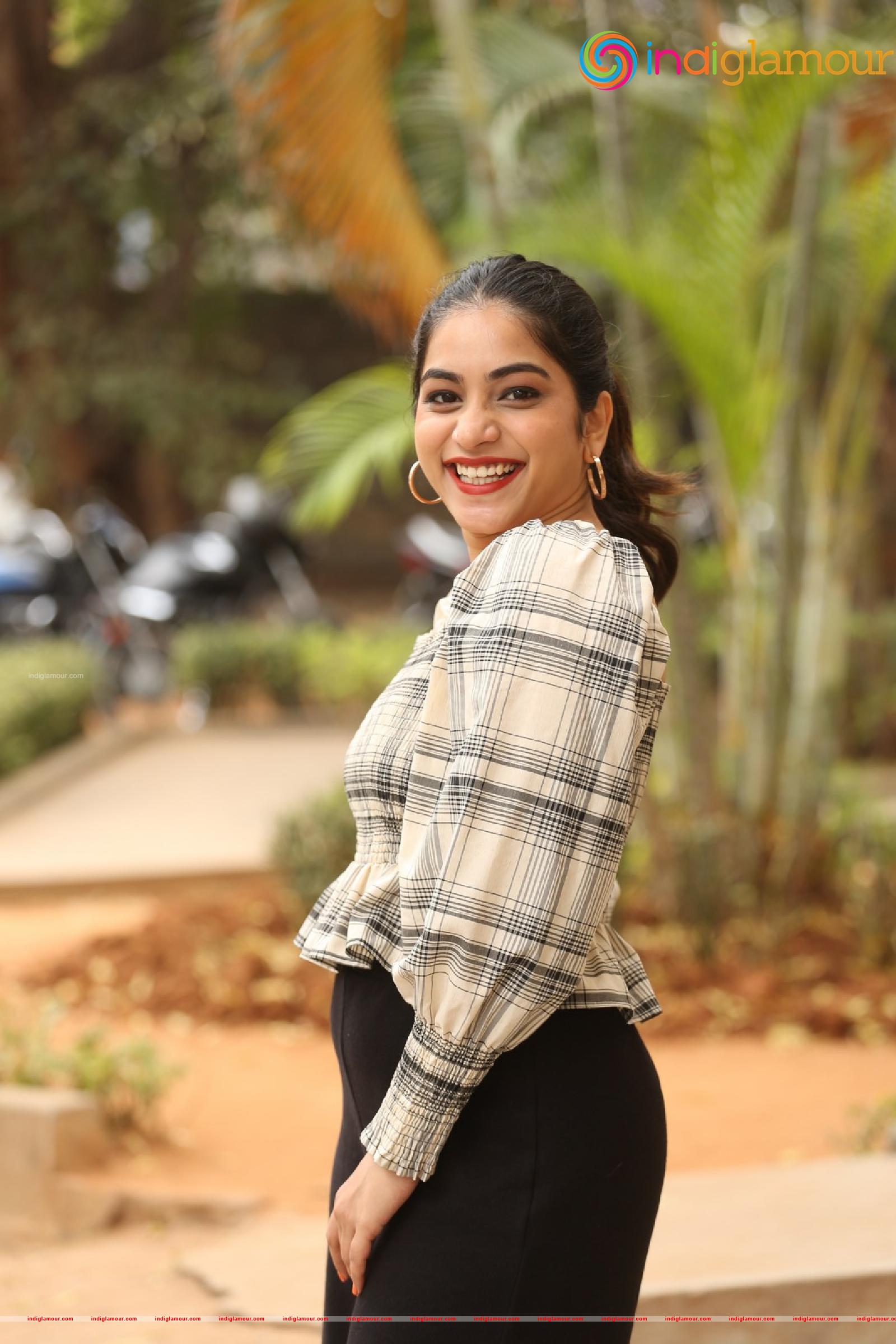 Punarnavi Bhupalam Actress hd photo