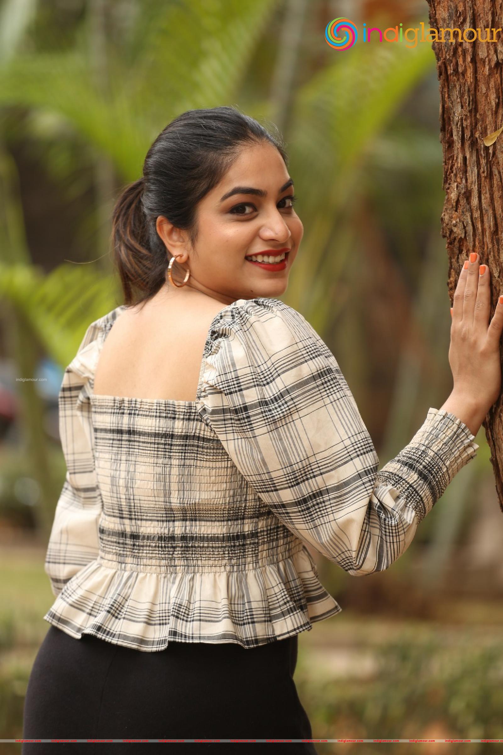 Punarnavi Bhupalam Actress hd photo