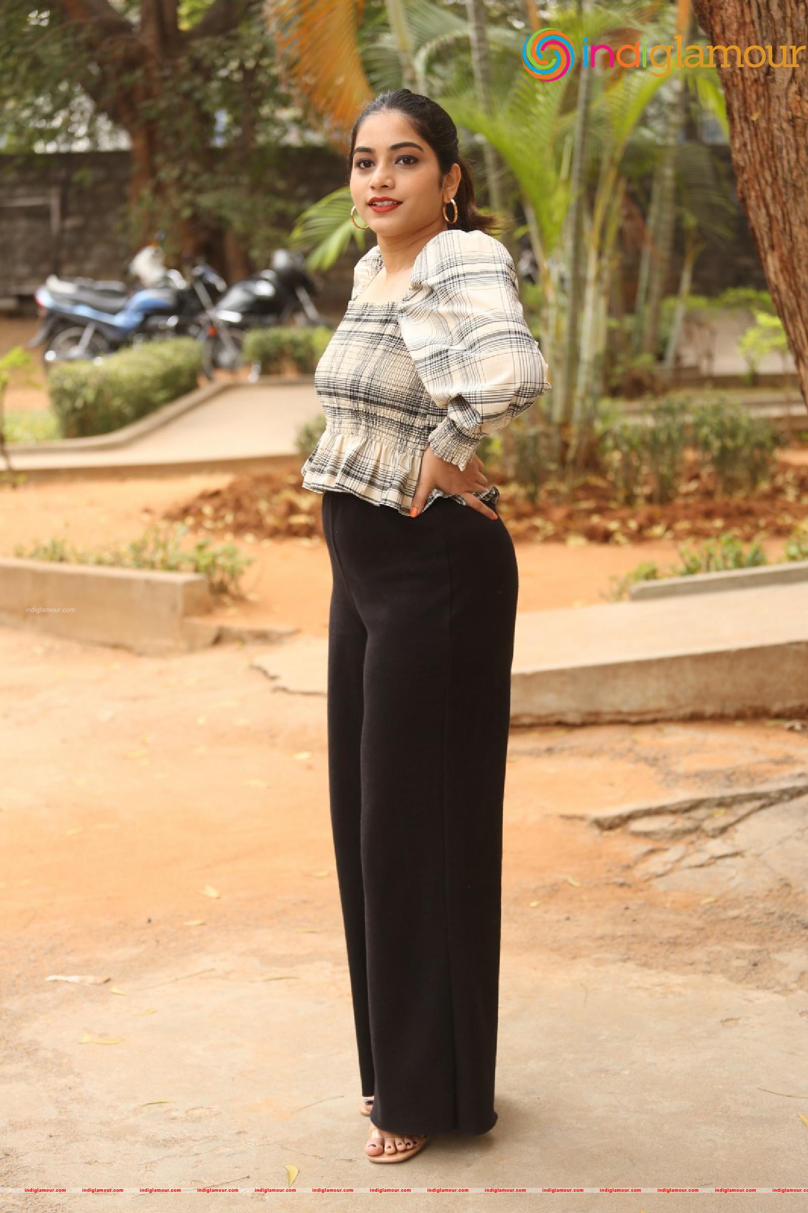 Punarnavi Bhupalam Actress hd photo