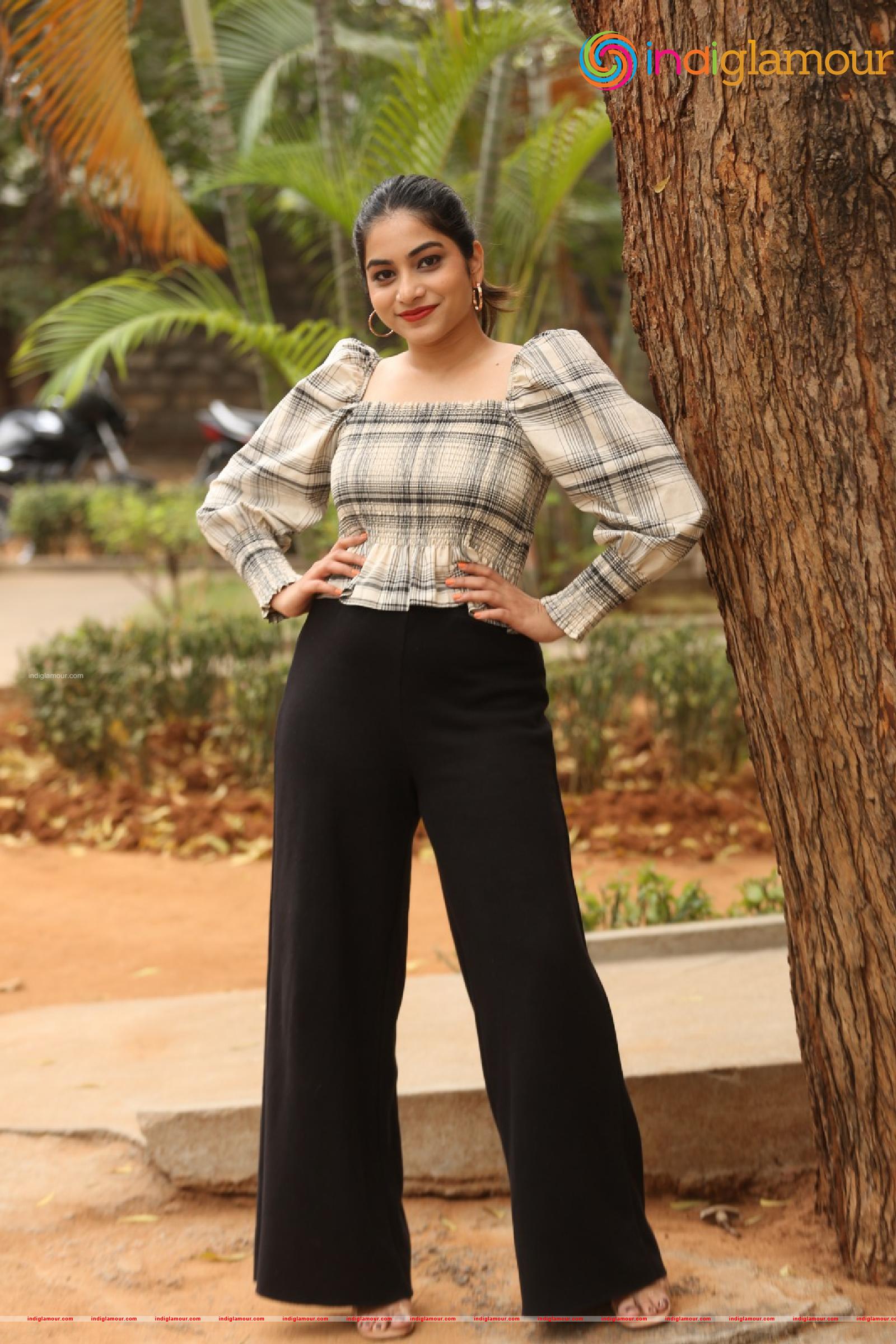 Punarnavi Bhupalam Actress hd photo
