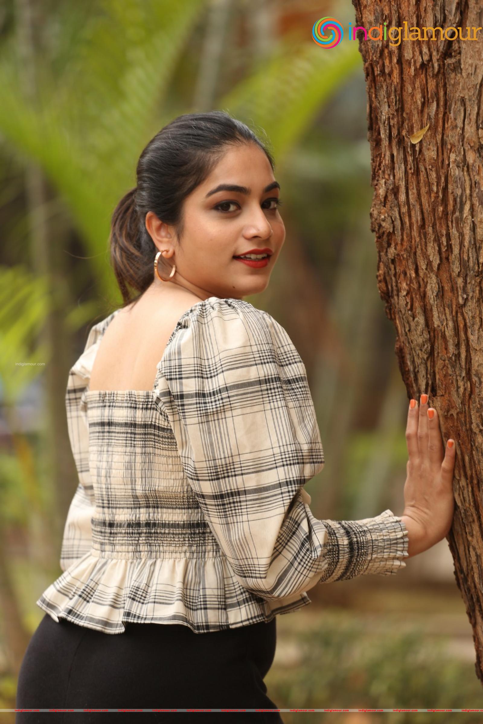 Punarnavi Bhupalam Actress hd photo