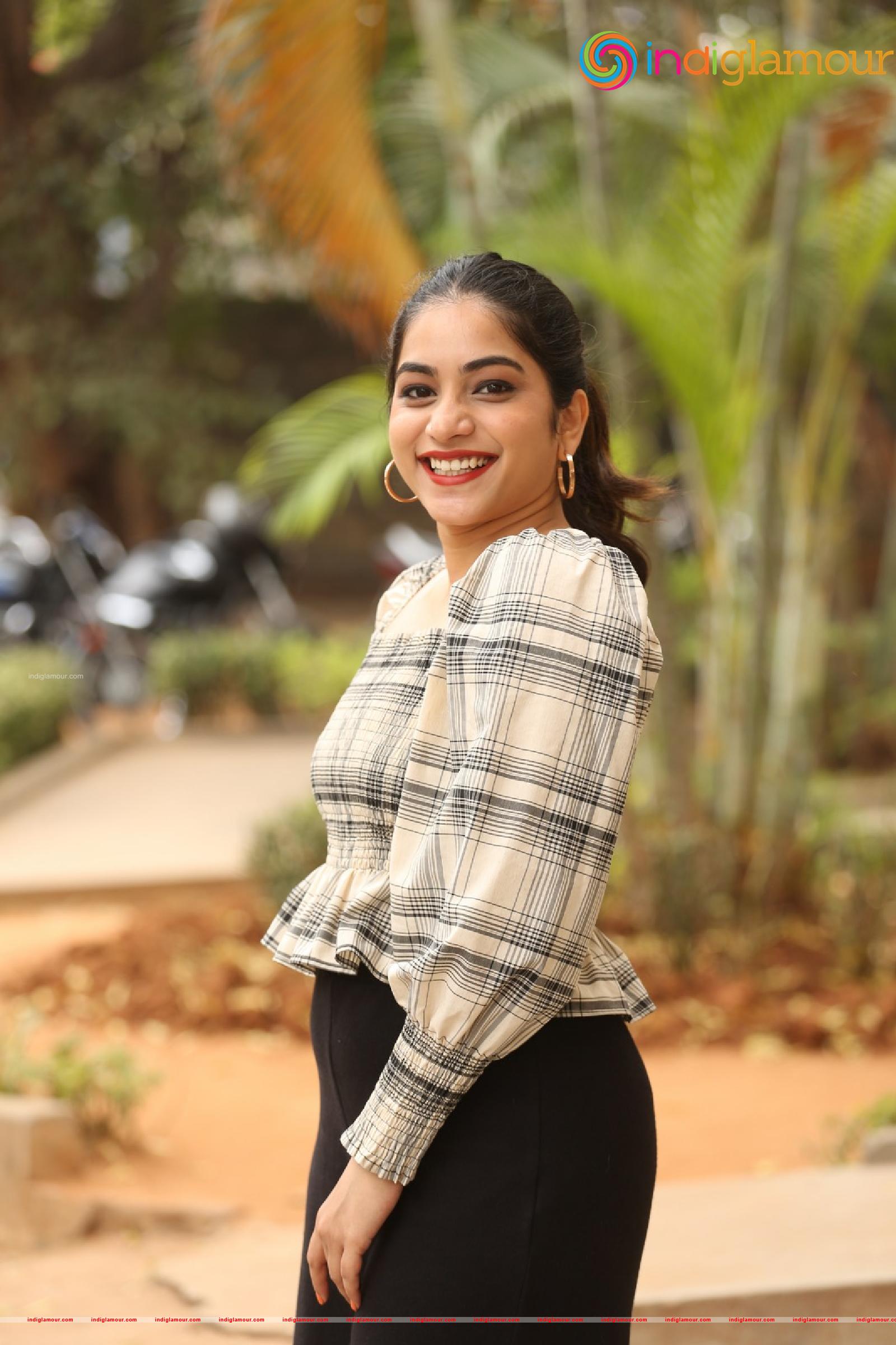 Punarnavi Bhupalam Actress hd photo