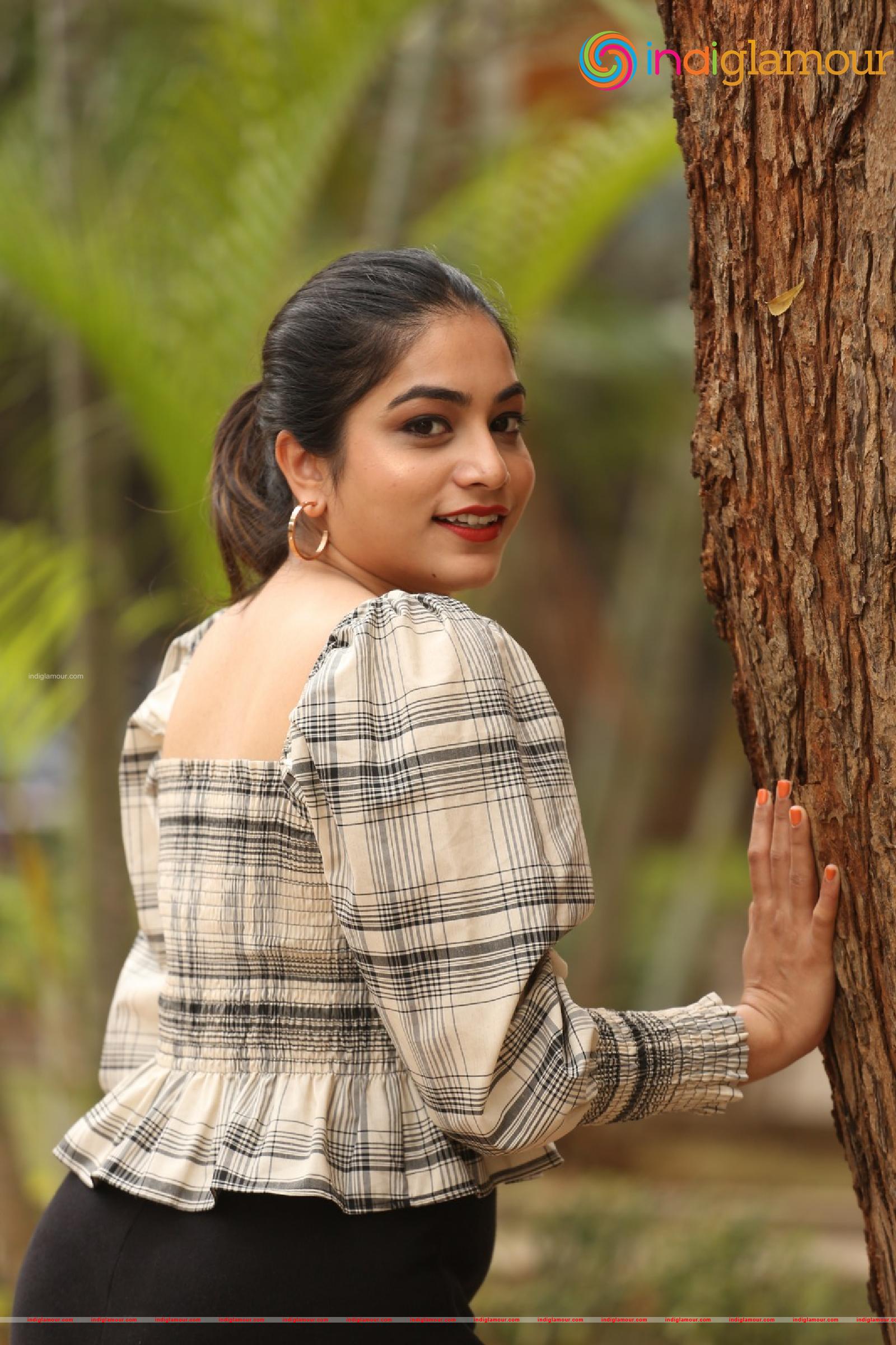 Punarnavi Bhupalam Actress hd photo