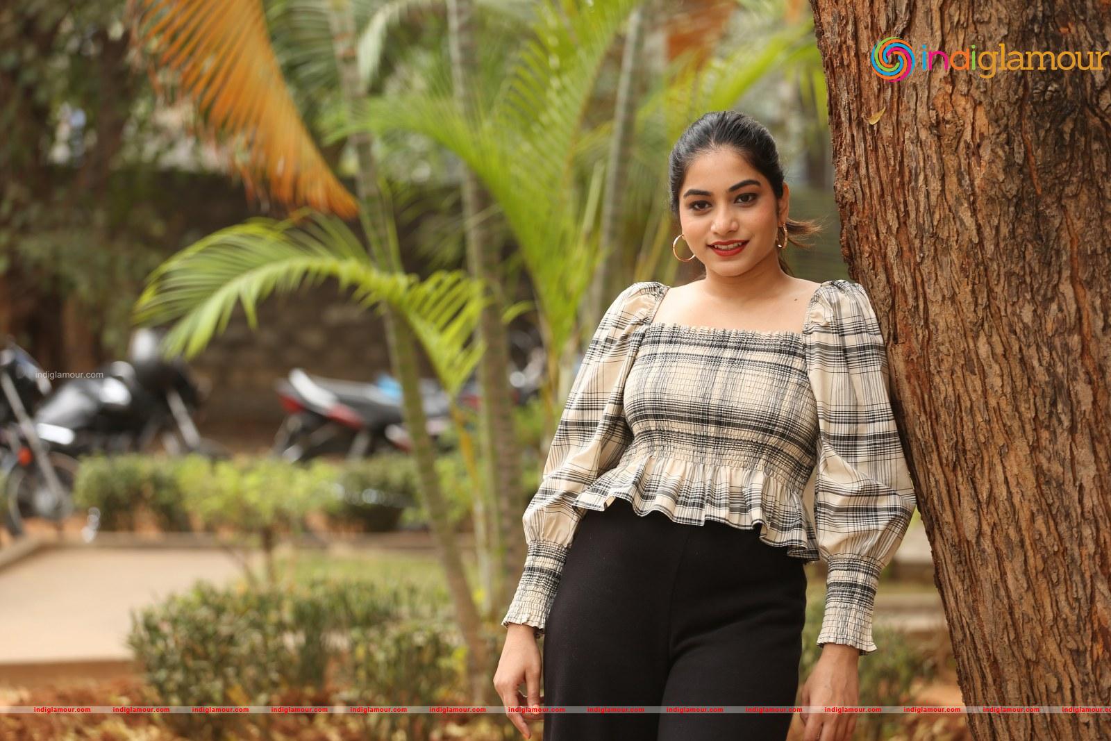 Punarnavi Bhupalam Actress hd photo