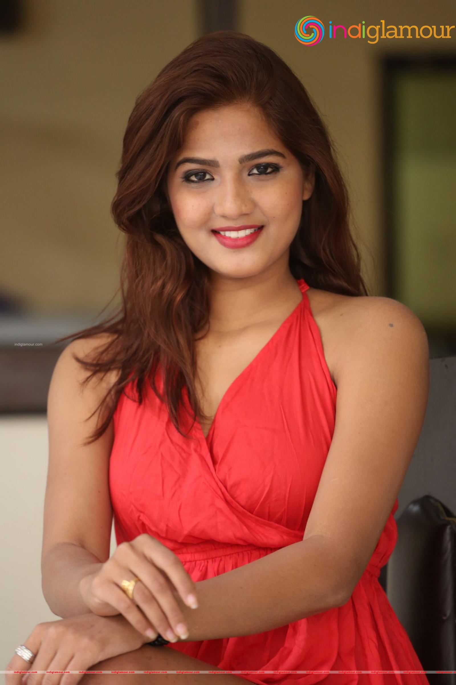 Sravani Nikki Actress hd photo