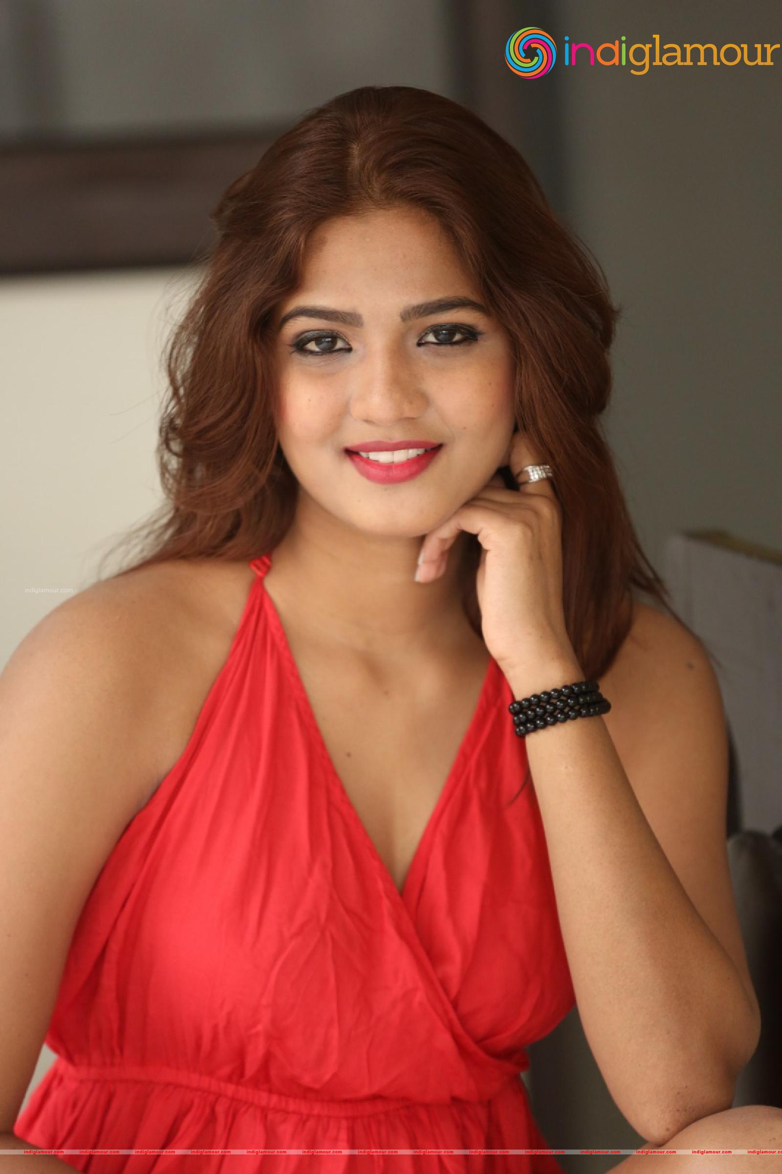 Sravani Nikki Actress hd photo