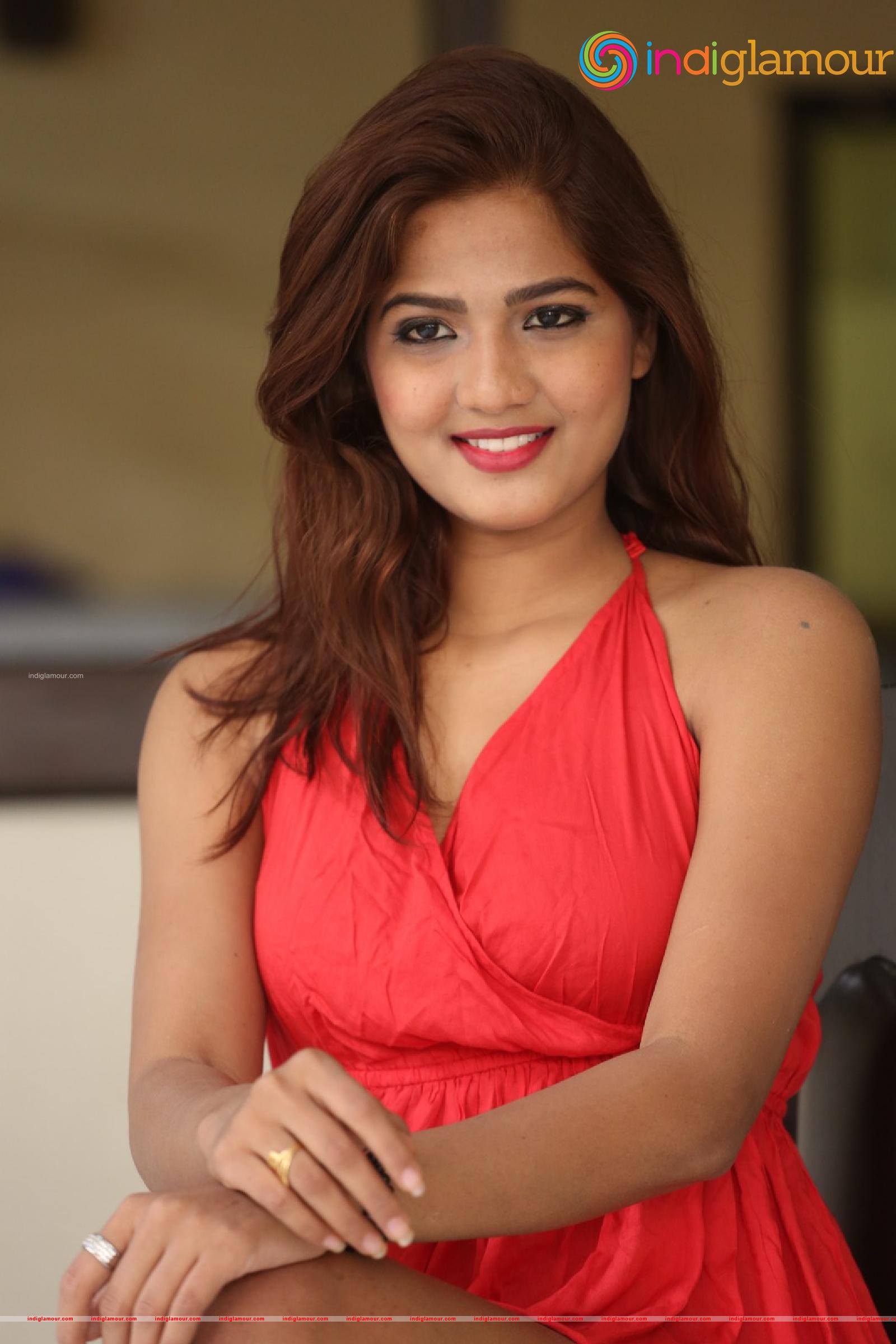 Sravani Nikki Actress hd photo