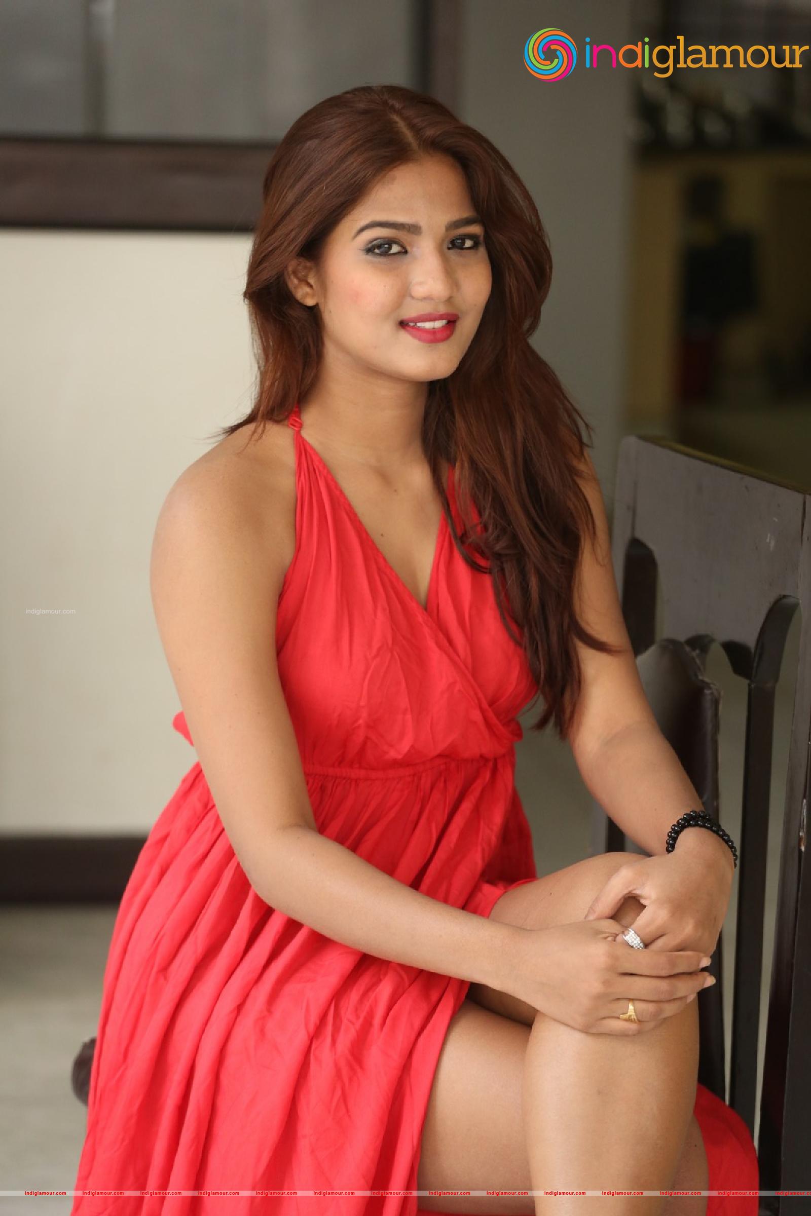 Sravani Nikki Actress hd photo