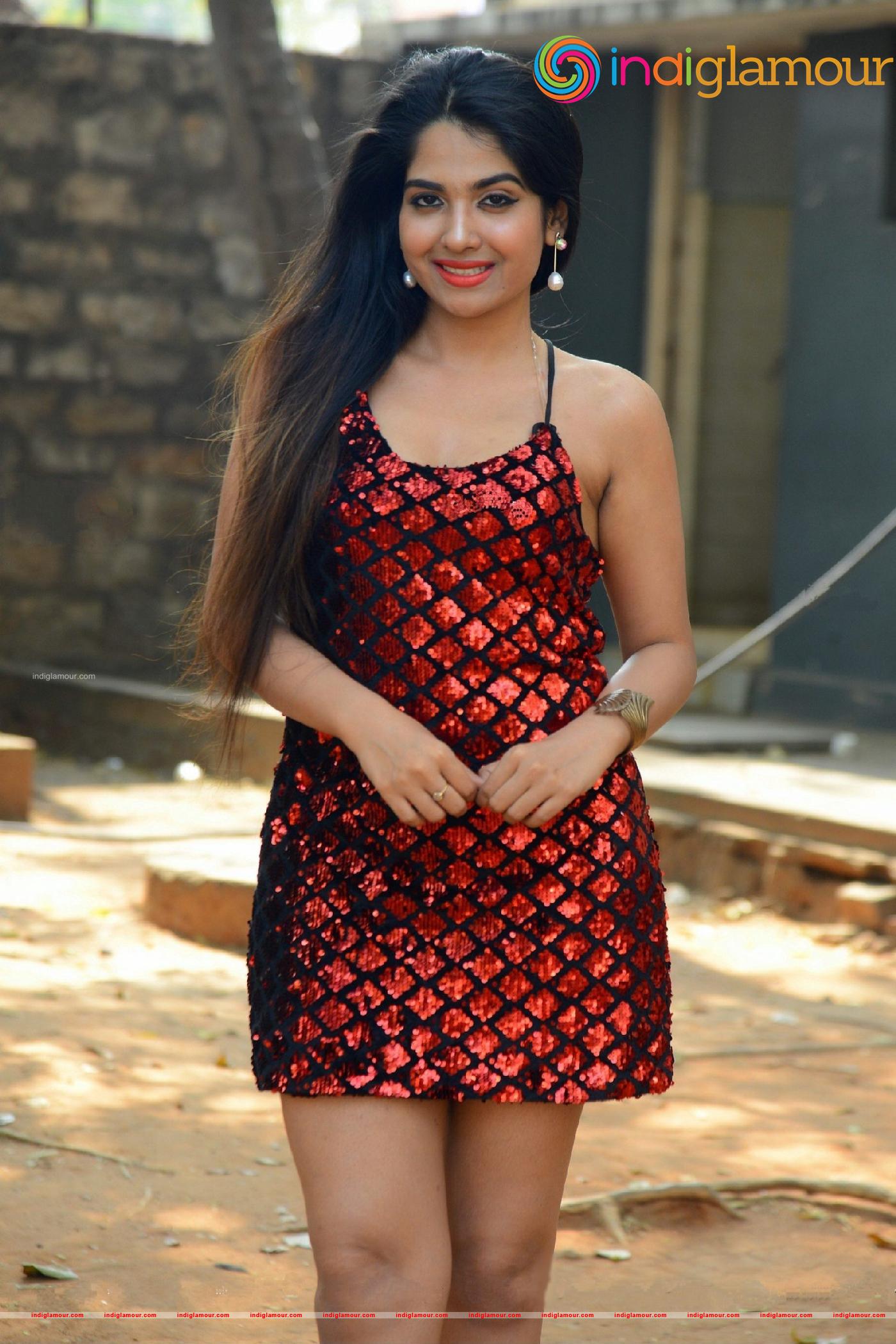 Simar Singh Actress hd photo