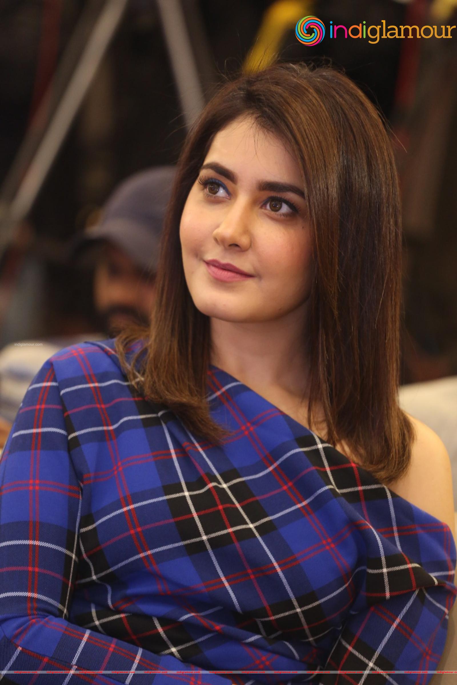 Raashi Khanna Actress hd photo