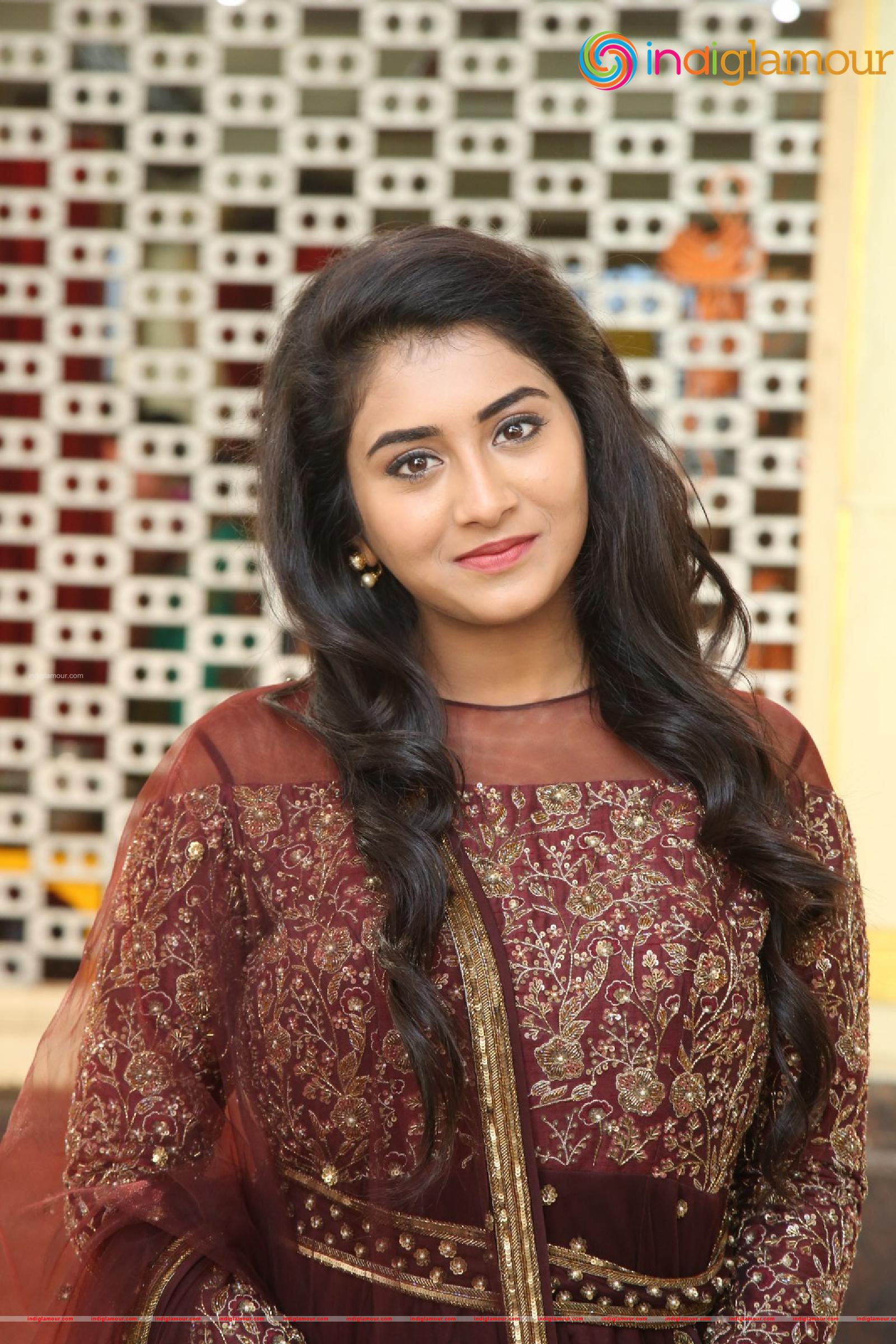 Rashi Singh Actress hd photo