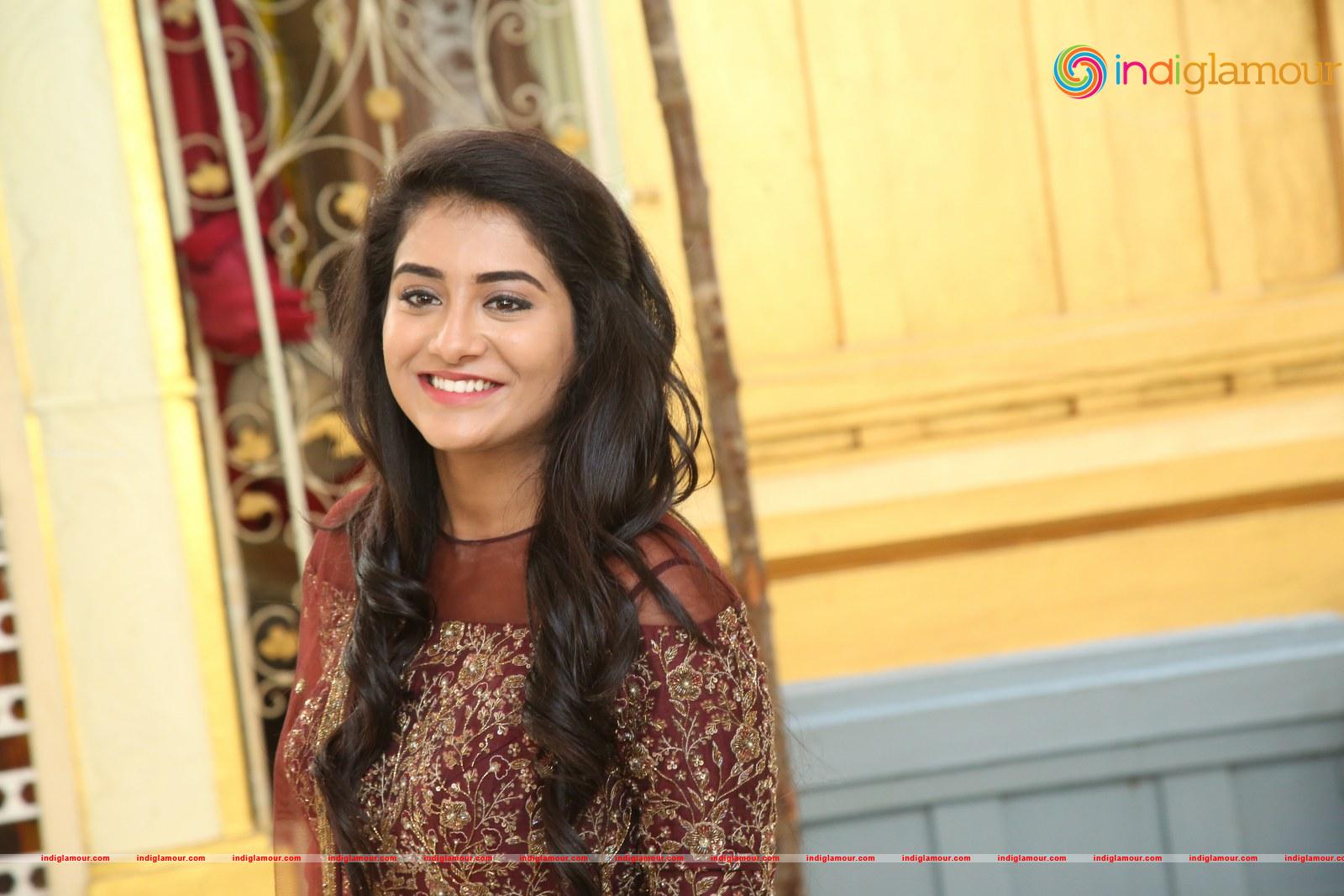 Rashi Singh Actress hd photo