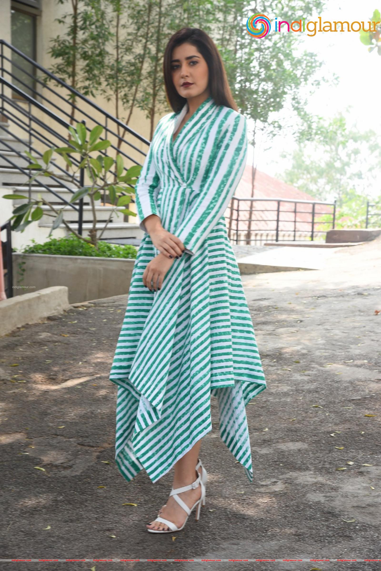 Raashi Khanna Actress hd photo