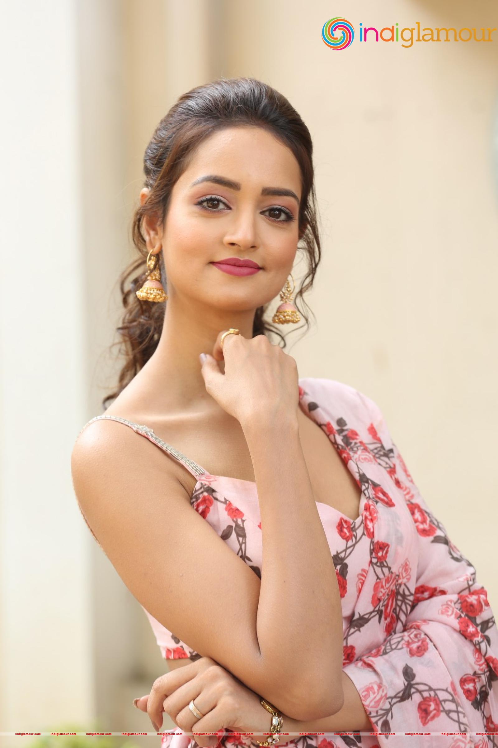 Shanvi Srivastava Actress hd photo