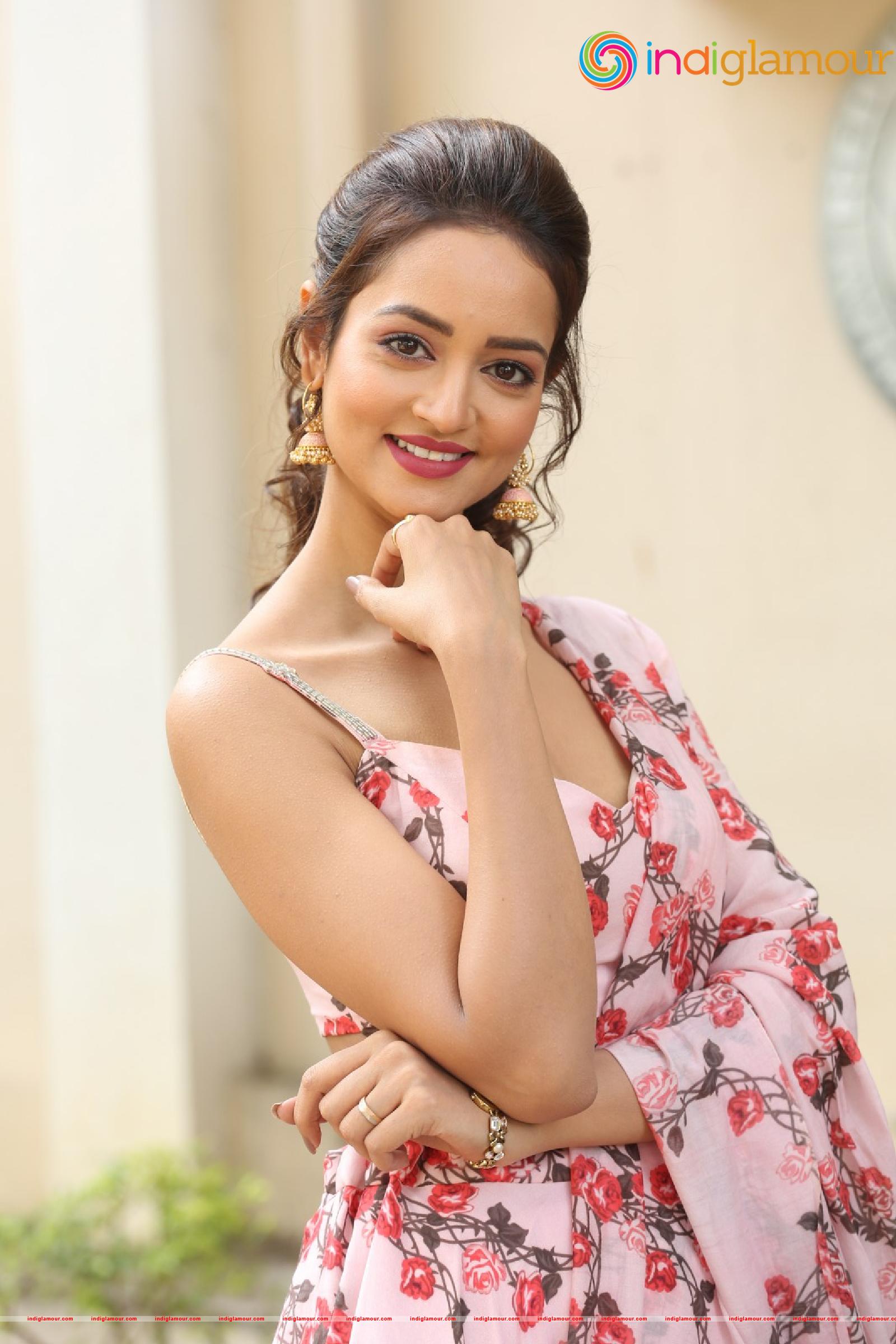 Shanvi Srivastava Actress hd photo