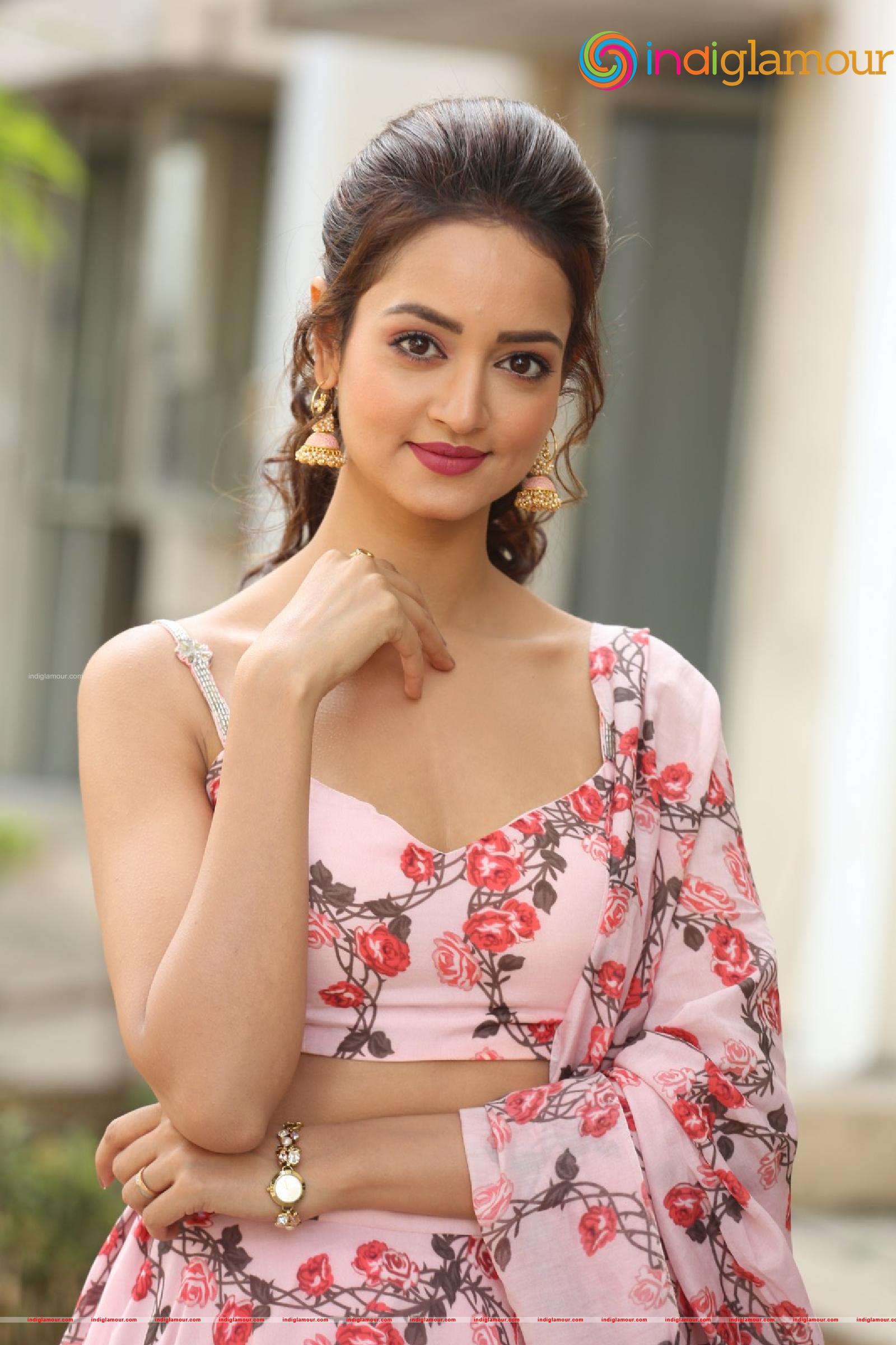 Shanvi Srivastava Actress hd photo