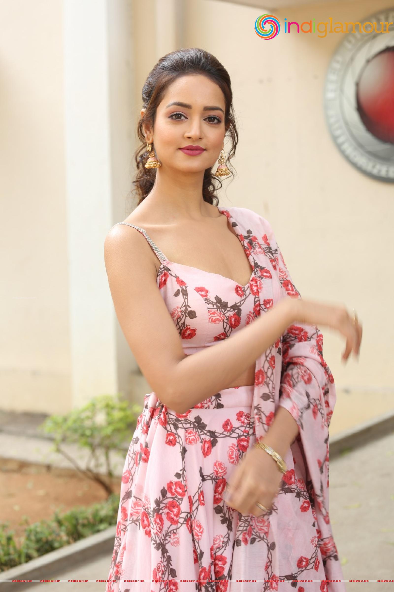 Shanvi Srivastava Actress hd photo