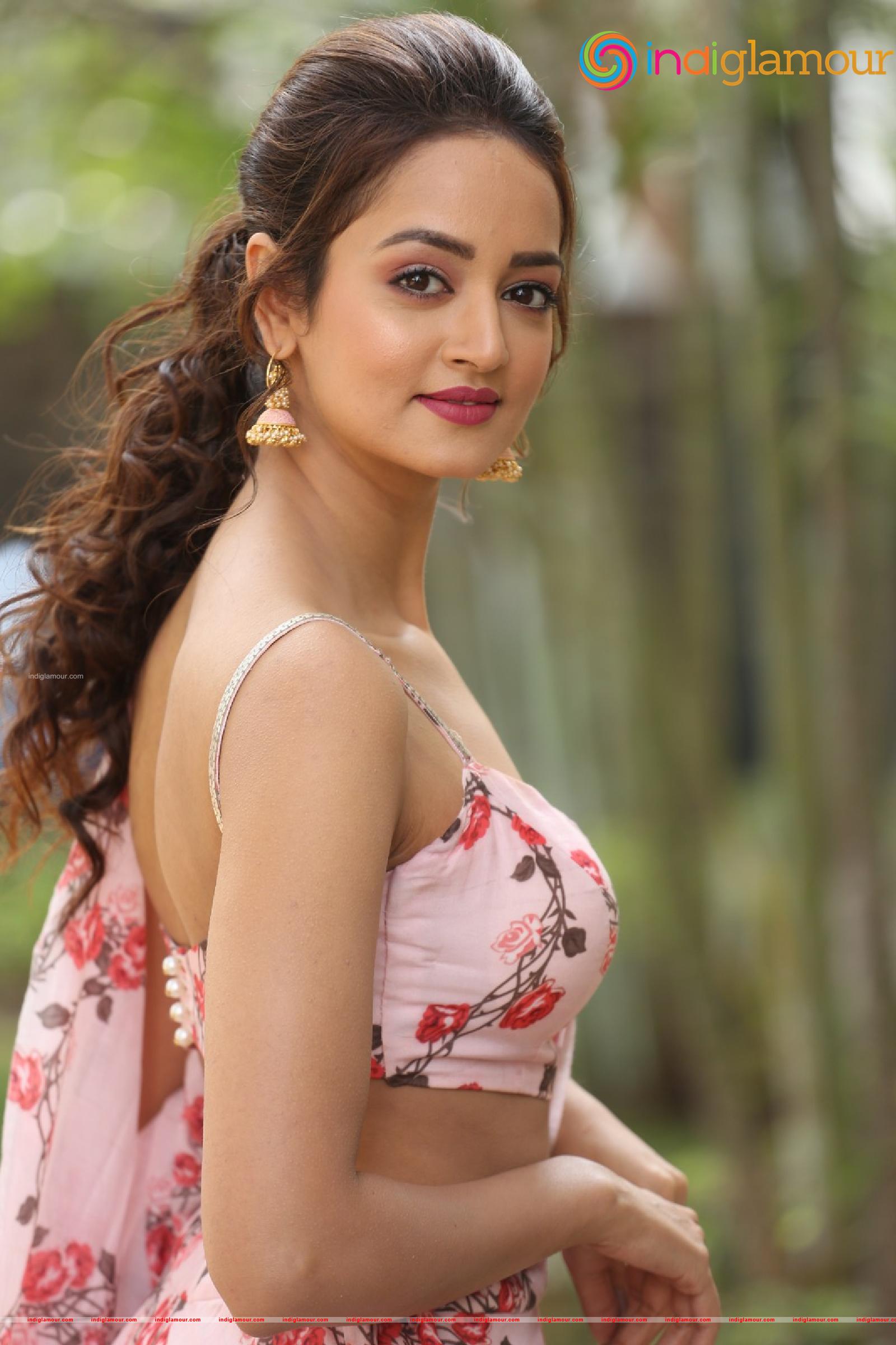 Shanvi Srivastava Actress hd photo