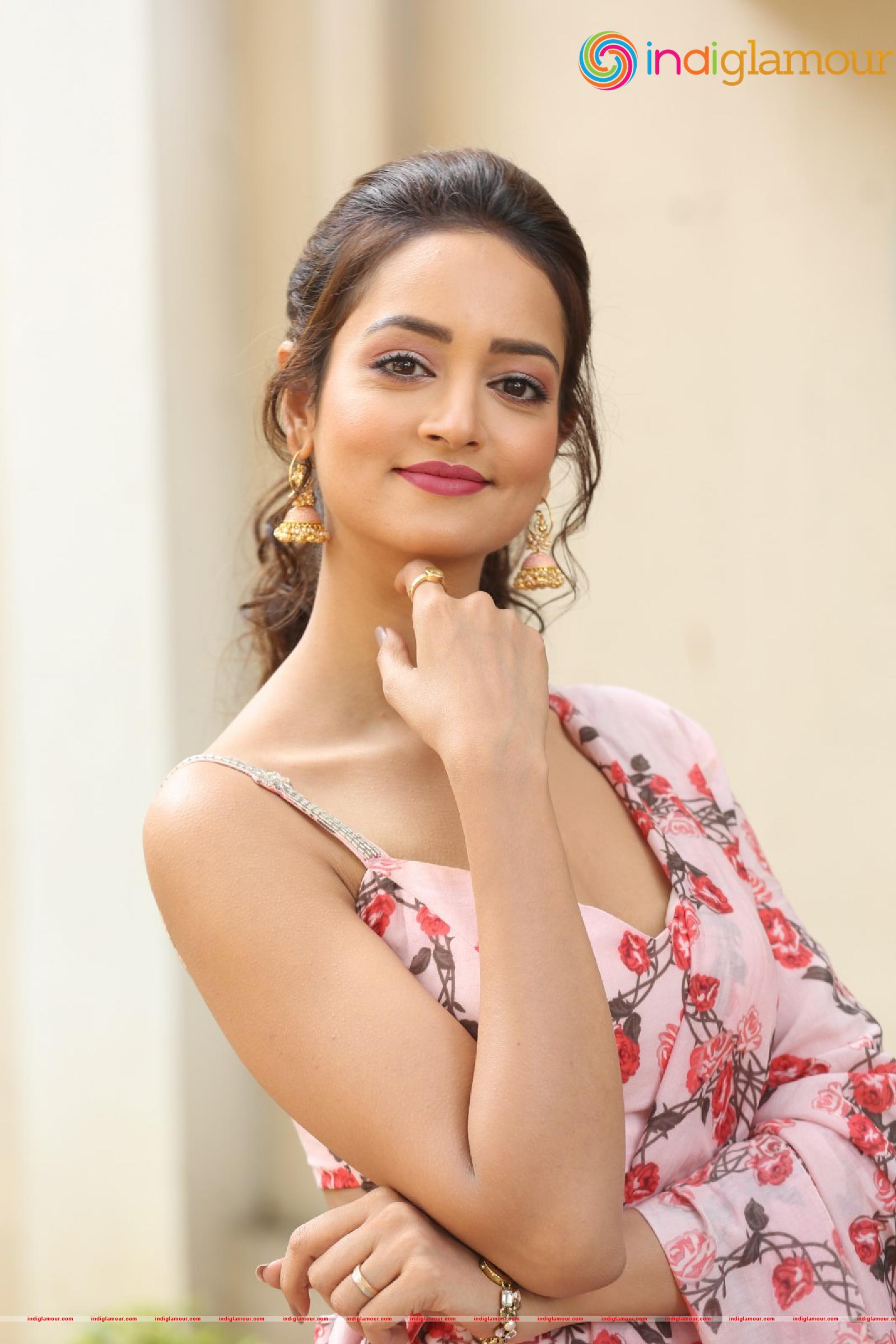Shanvi Srivastava Actress hd photo