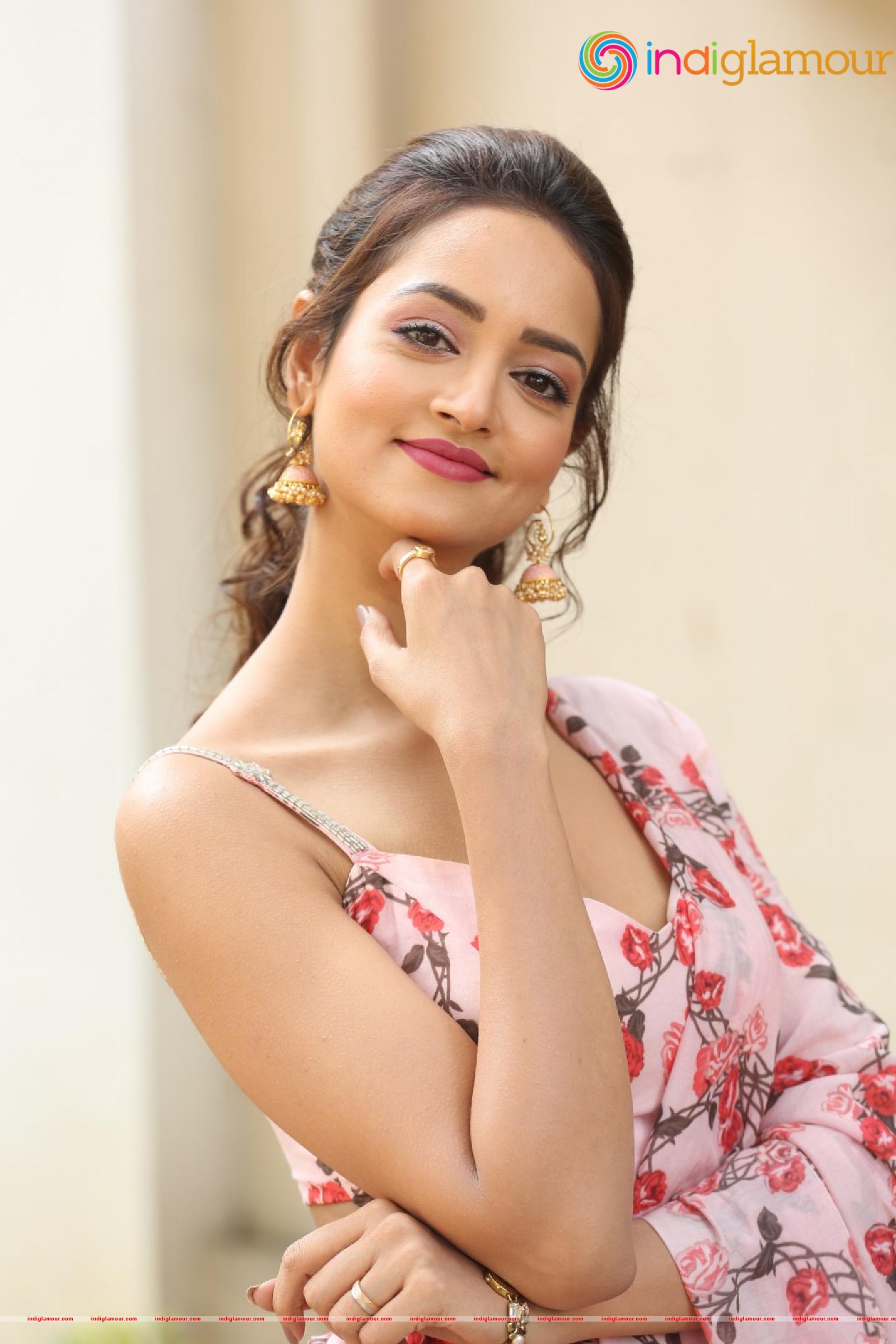 Shanvi Srivastava Actress hd photo
