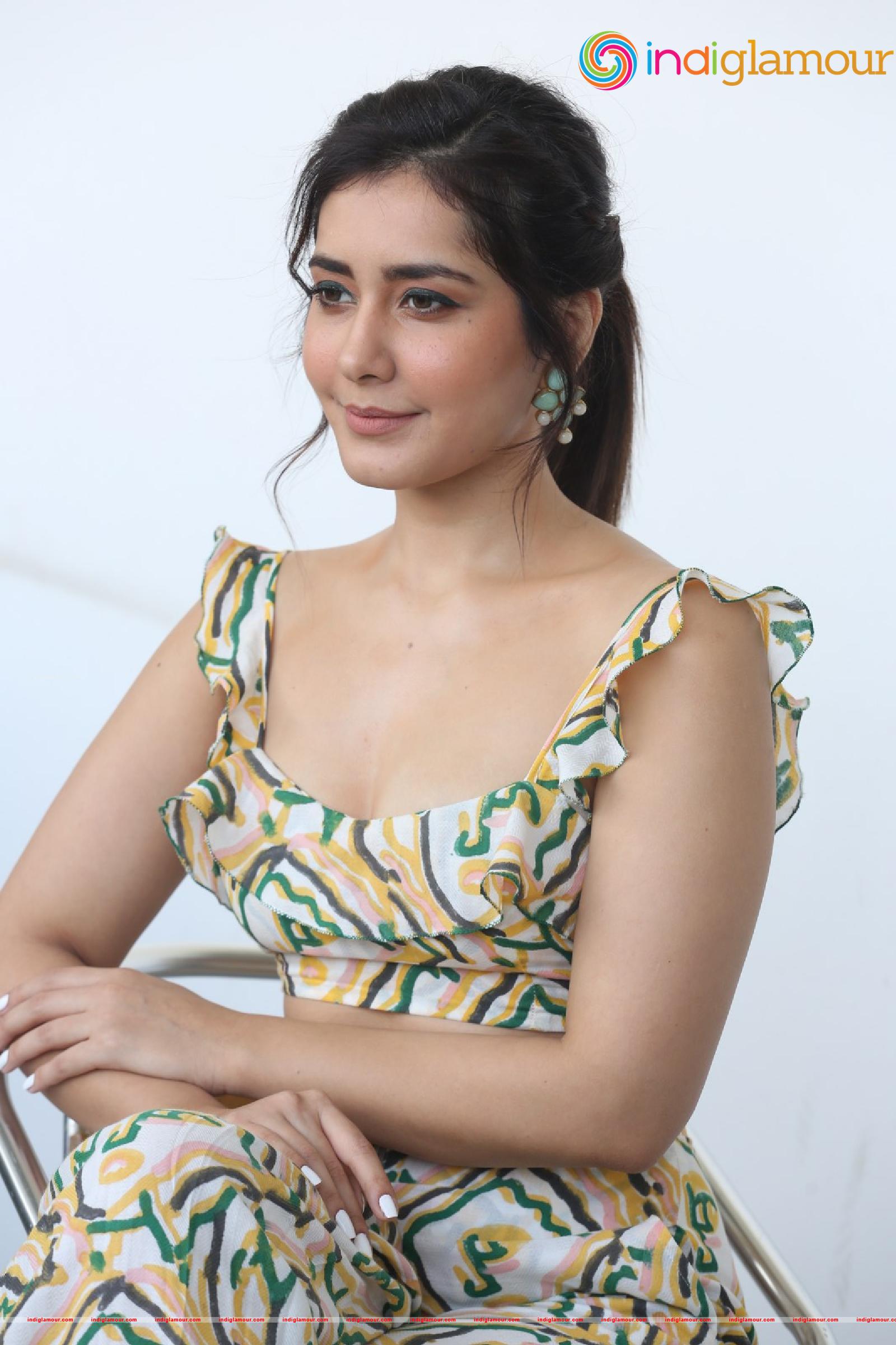 Raashi Khanna Actress hd photo