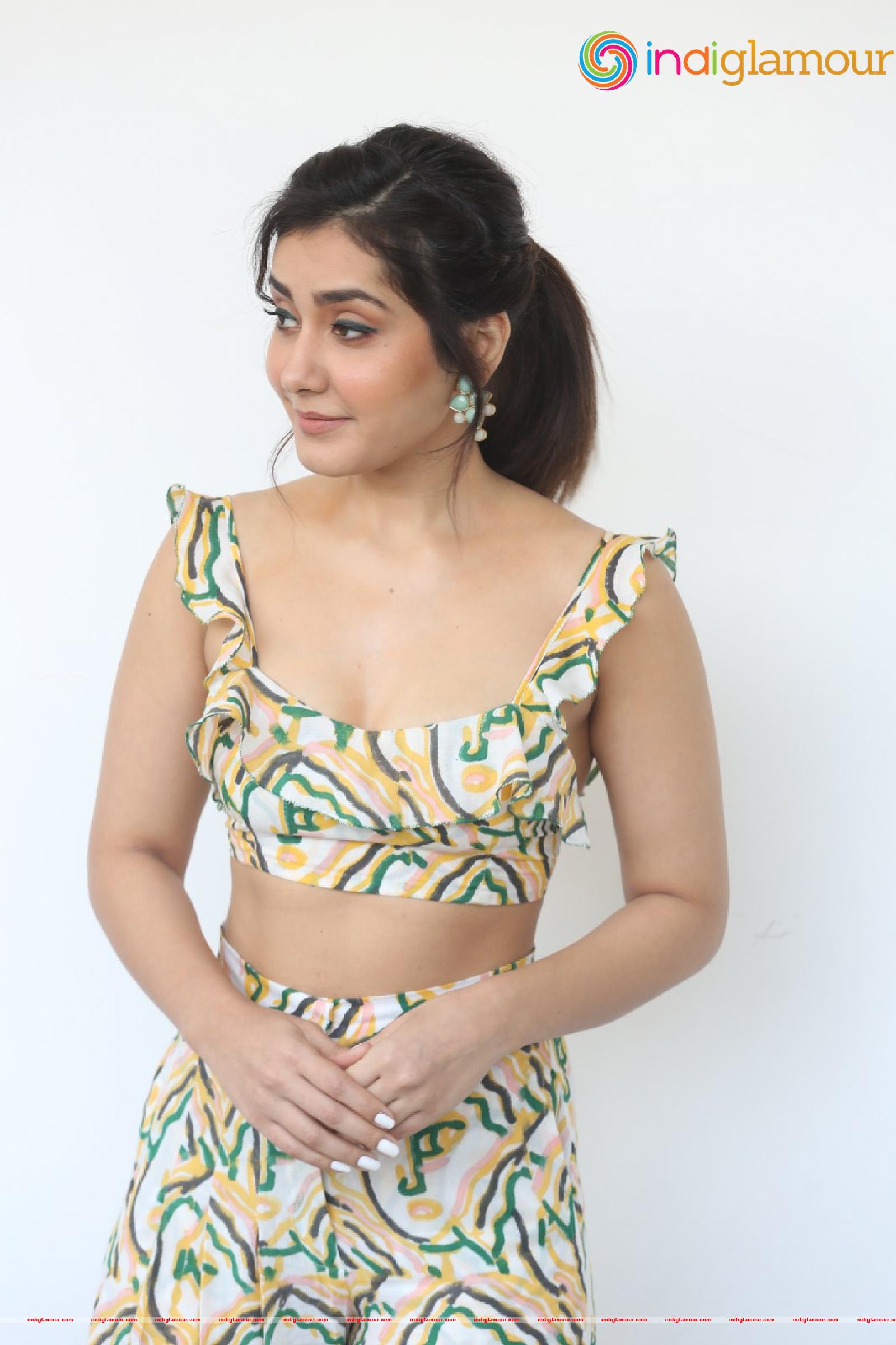 Raashi Khanna Actress hd photo