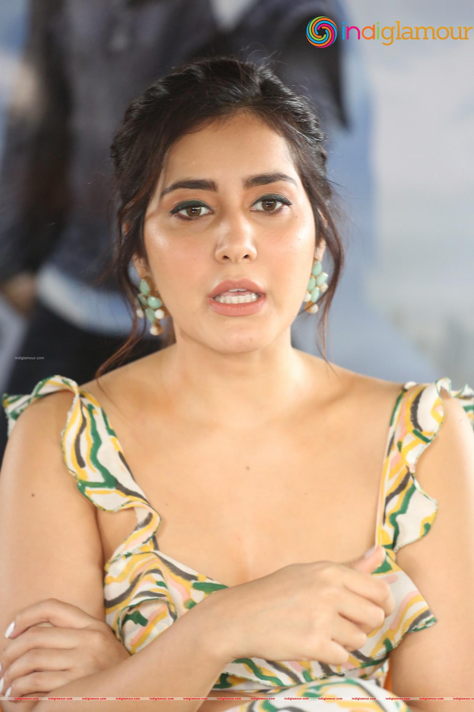 Raashi Khanna Actress hd photo